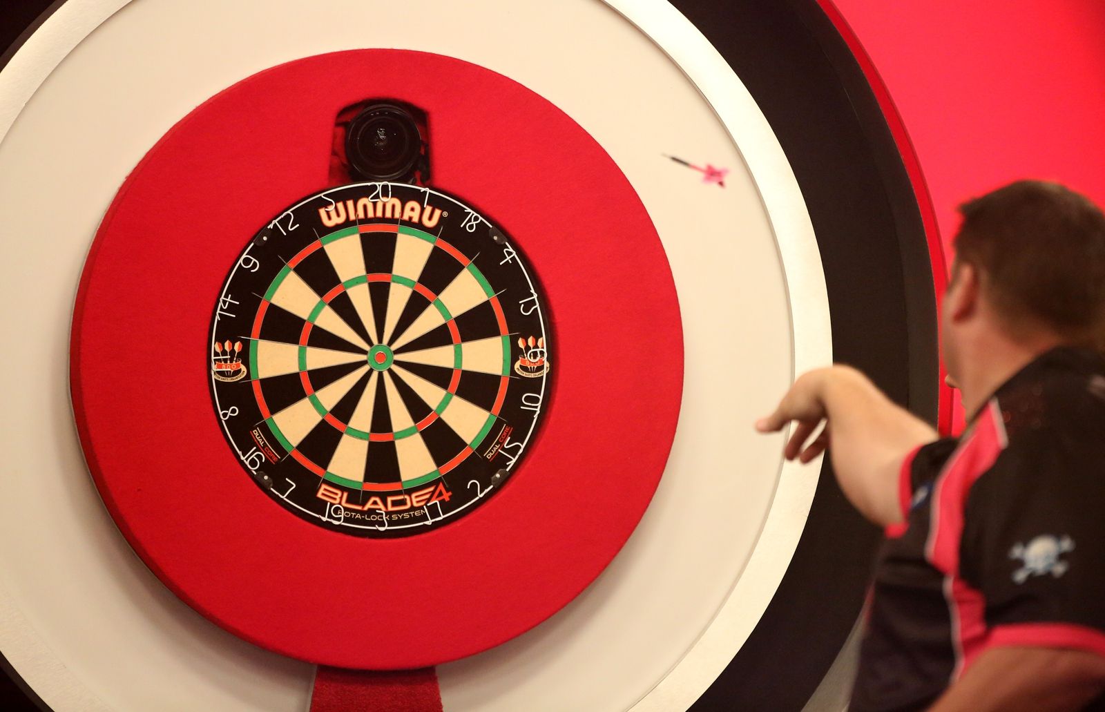 подсчет очков в дартс. игра дартс с магнитными дротиками для детей. дротики для игры в дартс. 1 дартс.