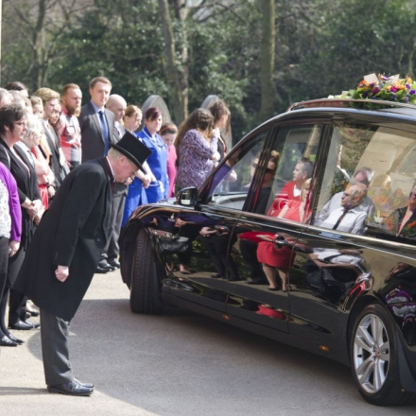 More than 400 mourners gathered in Swinton near Rotherham to say their farewells to Amy Usher episode artwork