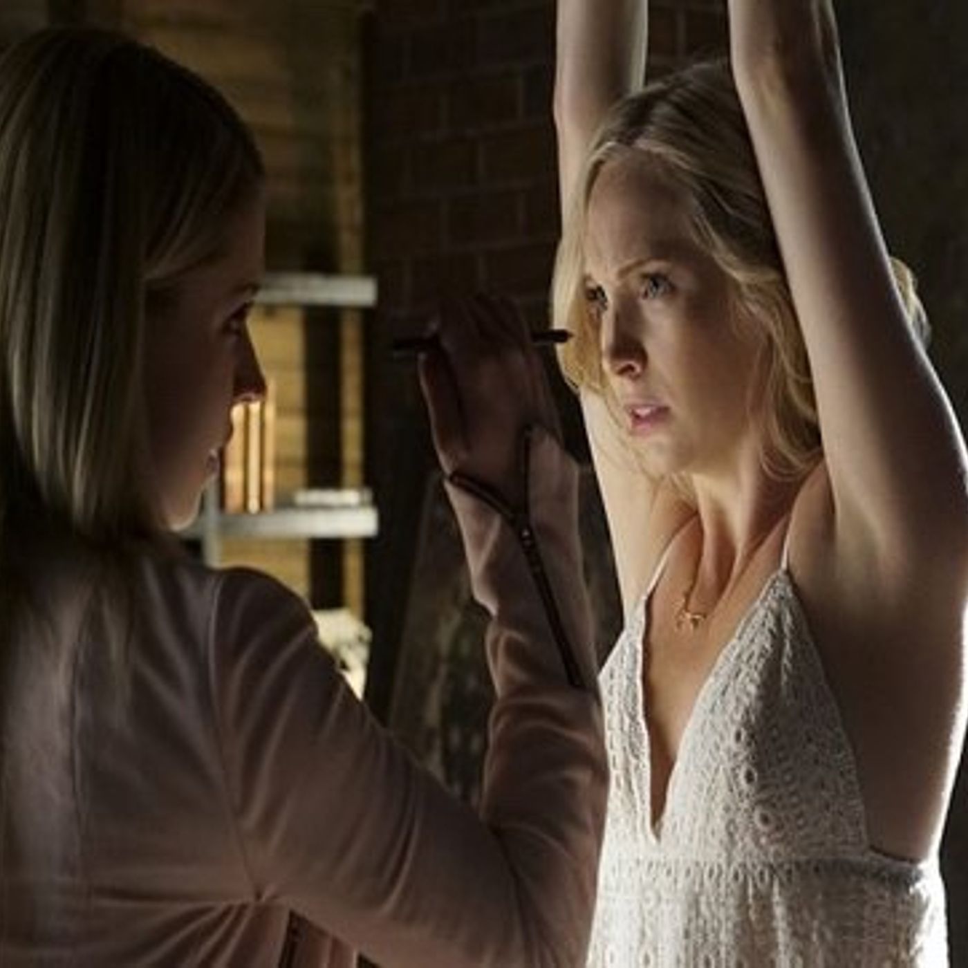 The Vampire Diaries: "Never Let Me Go" - Review episode artwork