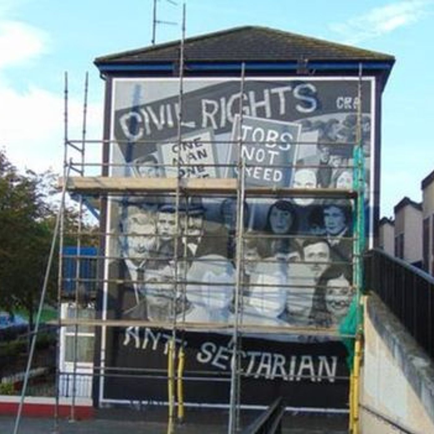 Gregory Campbell calls Housing Executive comments "outrageous" episode artwork