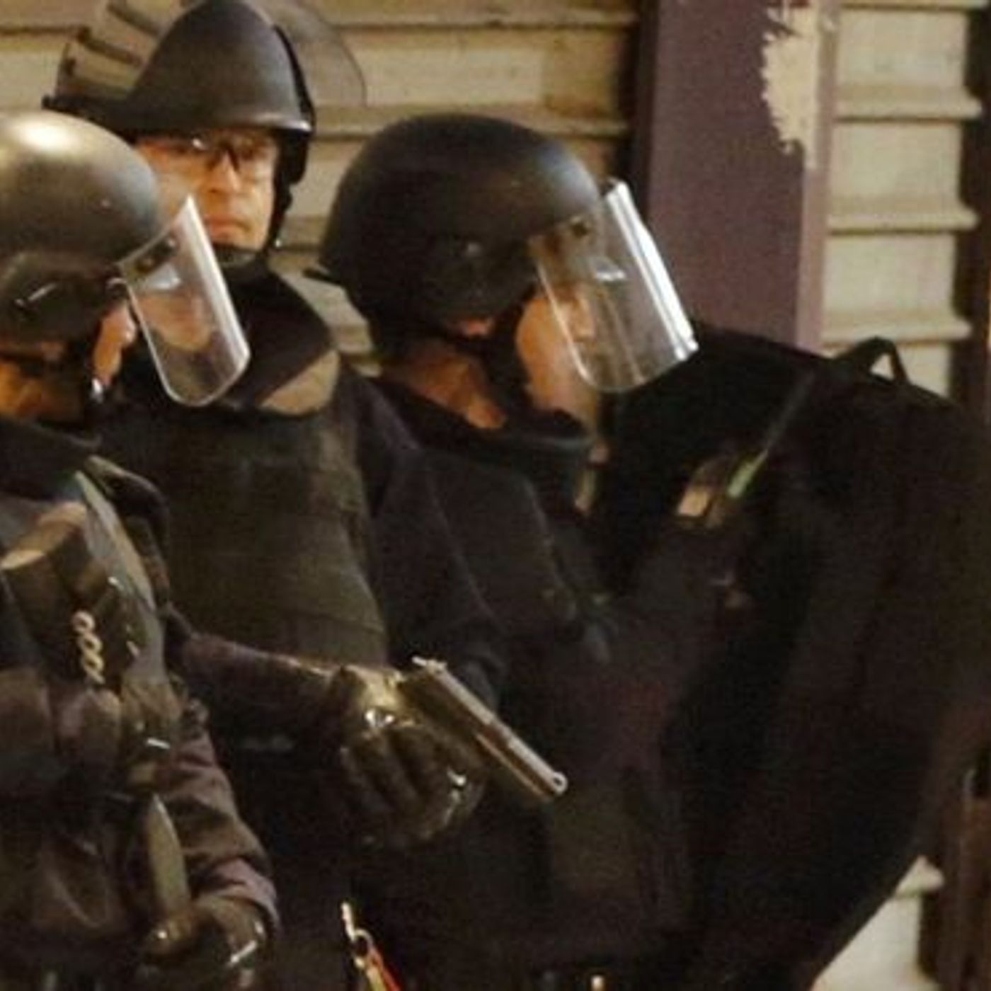 LISTEN - Major security operation underway in a Paris suburb episode artwork