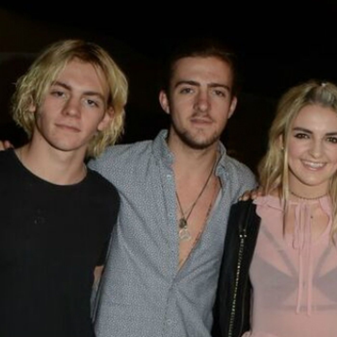 R5 Backstage at the AMAs