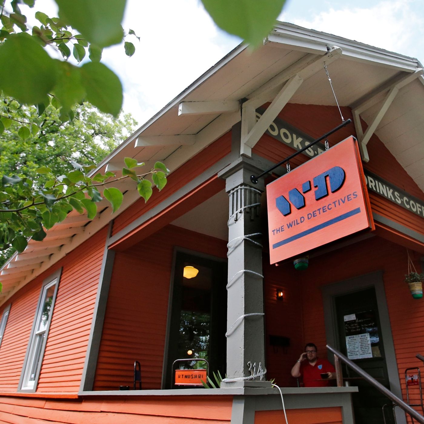 Ep. 29 - David Bowie, 'Making a Murderer' and Wild Detectives bookstore