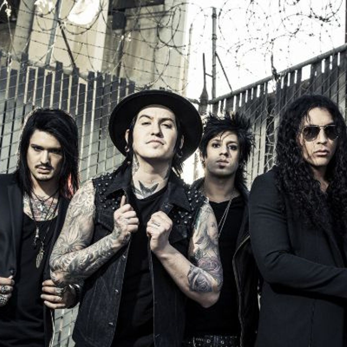 Escape The Fate: "They're singing a lot more of the new ones than the old ones" episode artwork