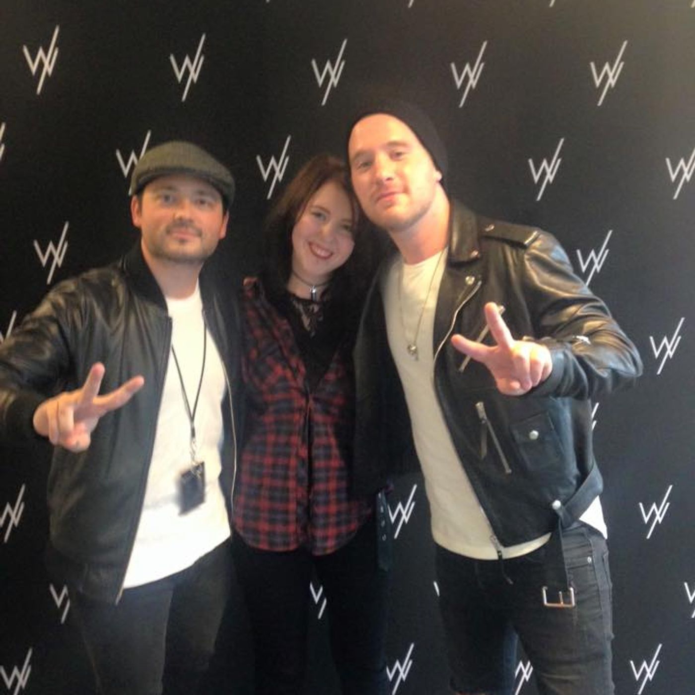 Sleeping With Sirens: "I give them so much props and credit for being able to do that" episode artwork
