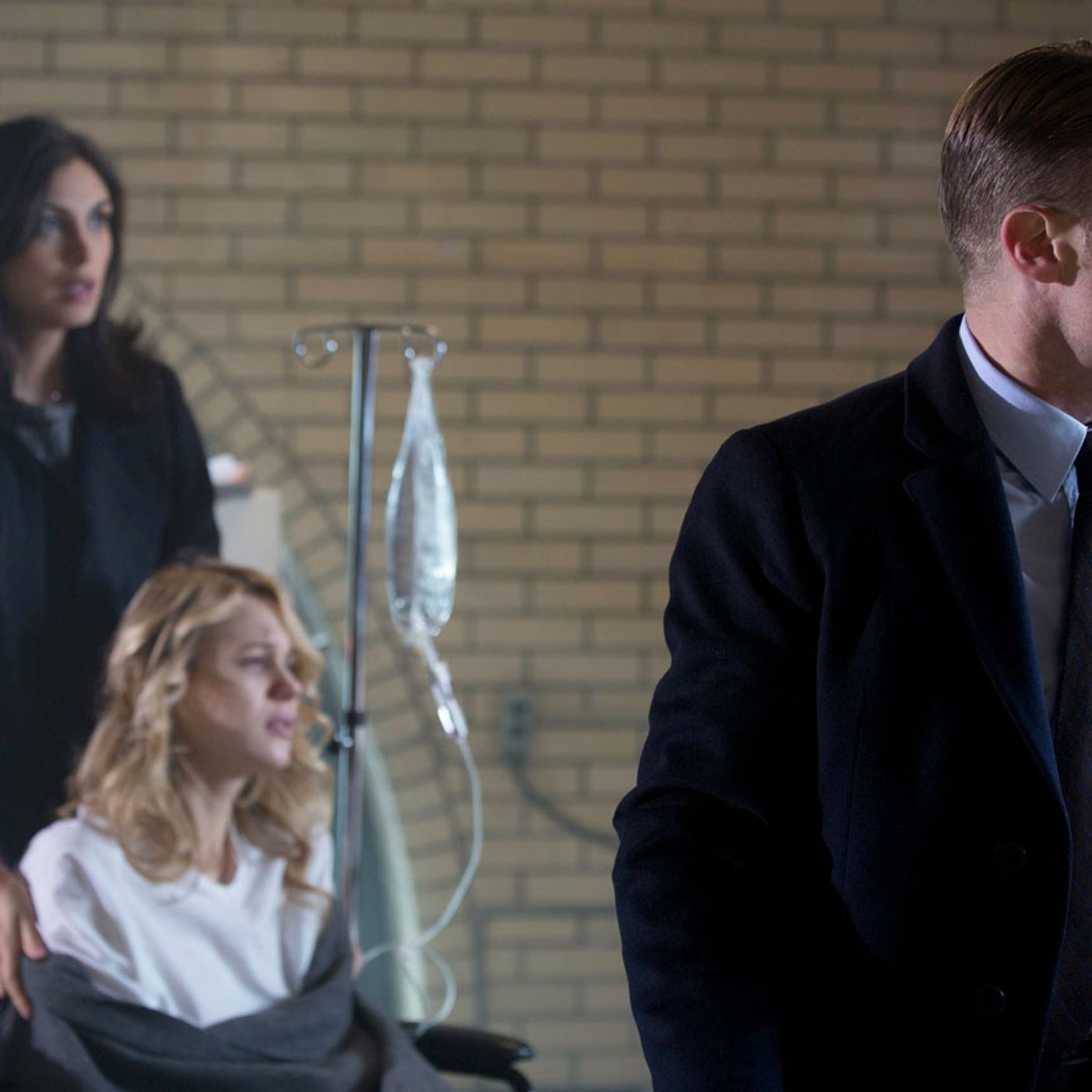Gotham: Season 2 | Episode 13 "A Dead Man Feels No Cold" Review episode artwork