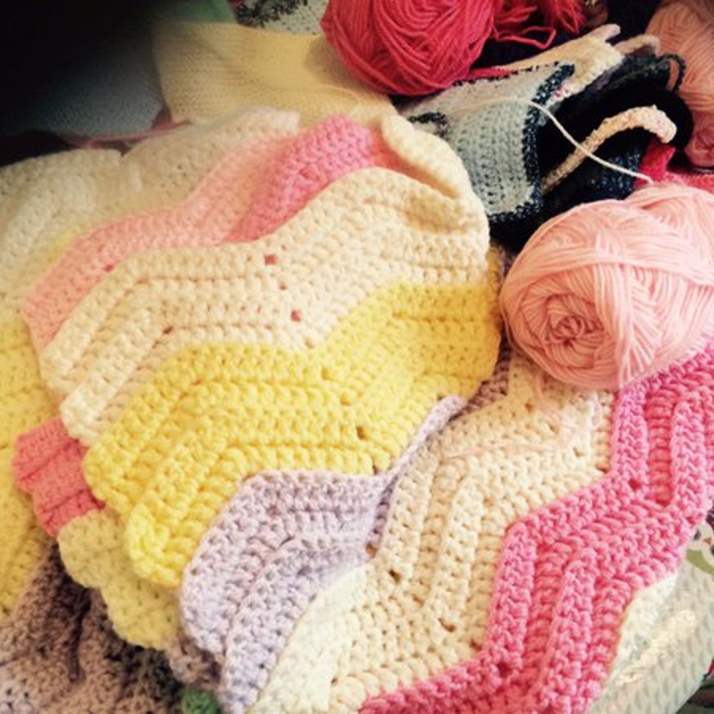 #Derry knitters make blankets for refugees episode artwork