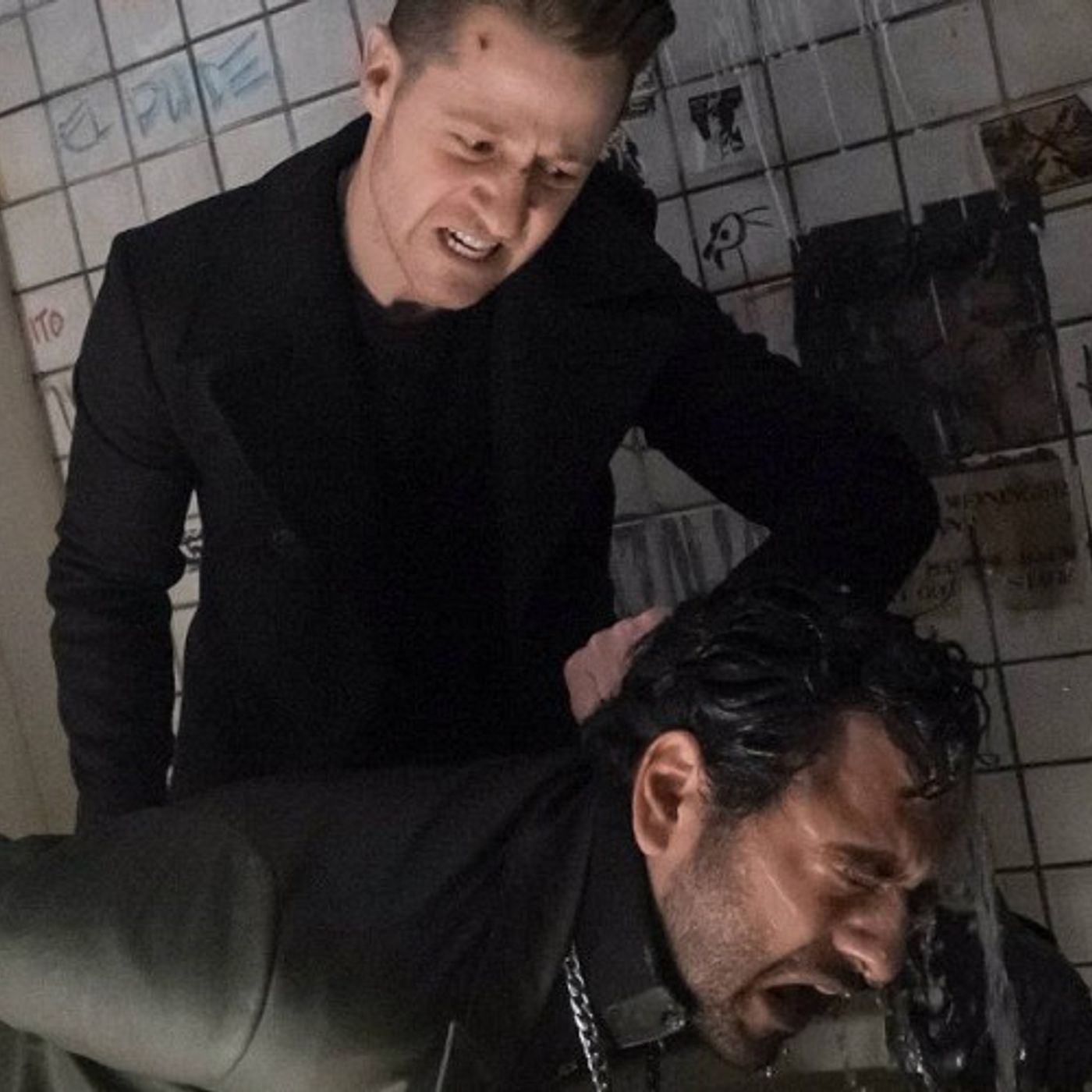 Gotham: Season 2 | Episode 18  "Pinewood" Review episode artwork
