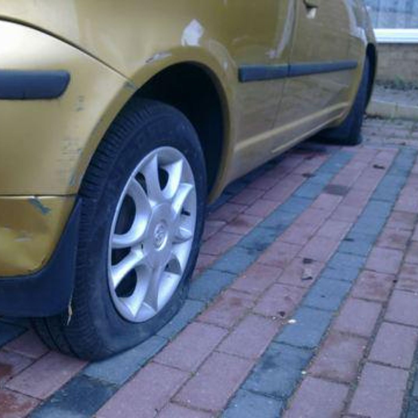Residents in Galley Hill, MK, have suffered a spate of car tyre slashing. Our reporter Tony Fisher (@tonythefish) has been to see what's happened. episode artwork