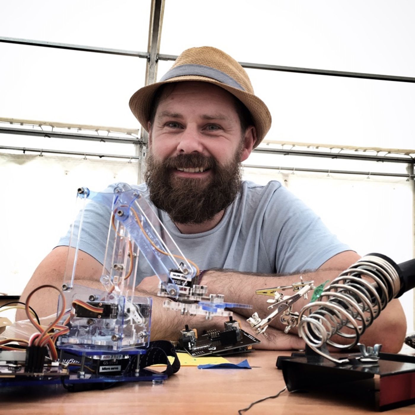 1930: How Open Source helped @BenBobGray build a robot buisiness episode artwork