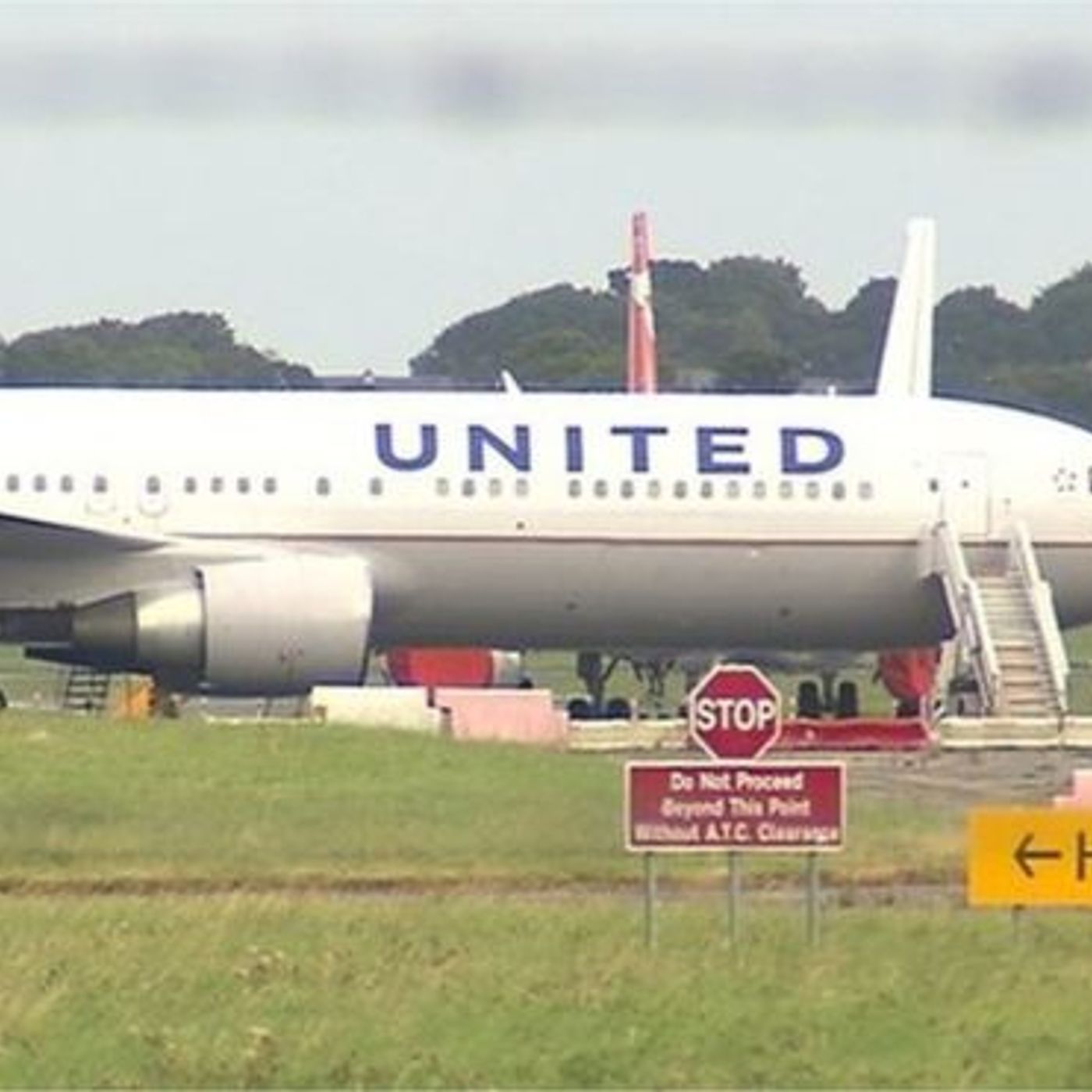 "I was preparing myself for the worst" - Passenger on board United Airlines flight to Shannon episode artwork