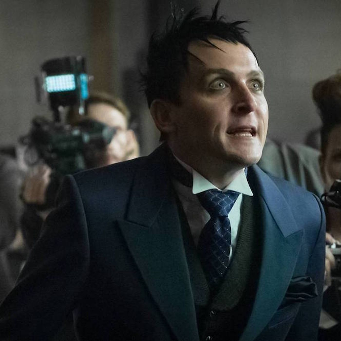 Gotham: Season 3 | Episode 1 "Better to Reign in Hell" Review episode artwork