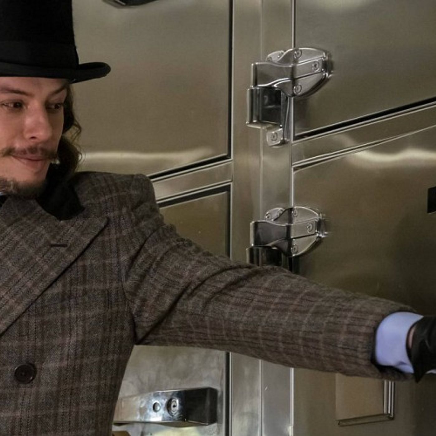 Gotham: Season 3 | Episode 7 "Red Queen" Review episode artwork