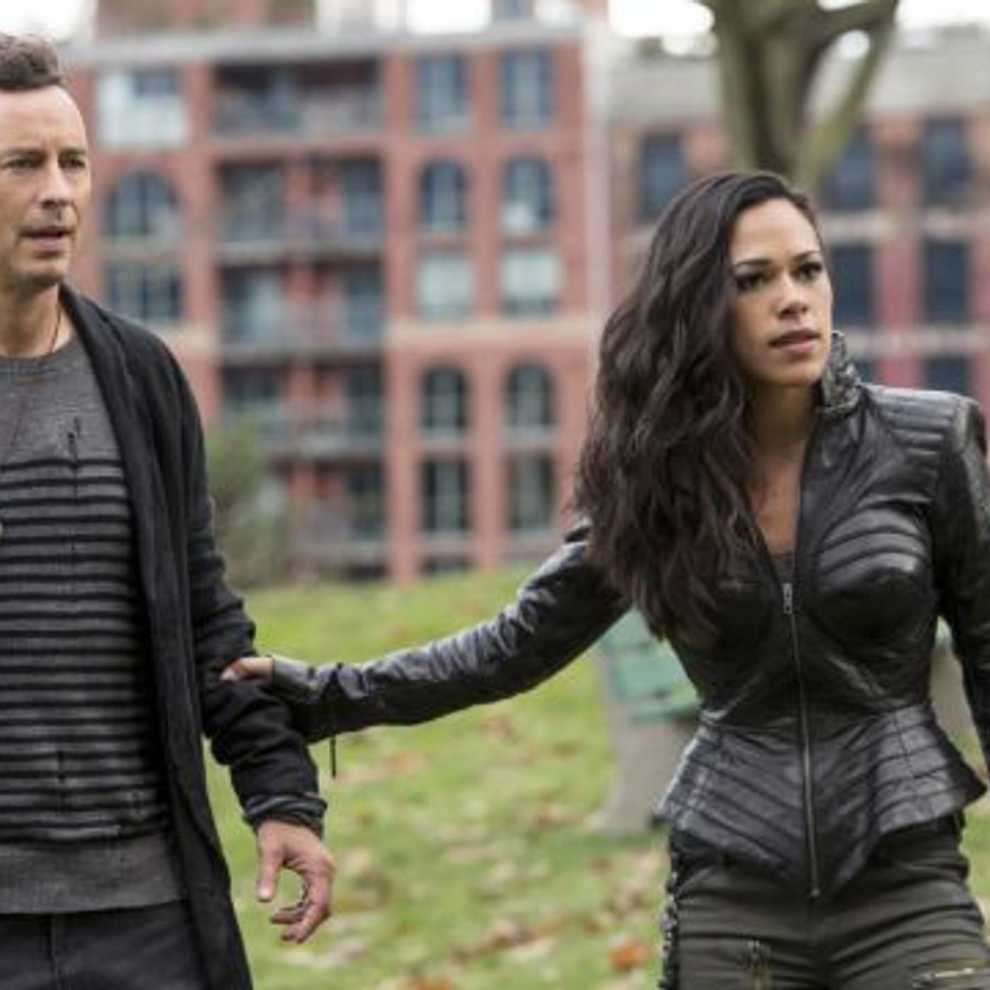 The Flash: Season 3 | Episode 11 "Dead or Alive" Review episode artwork