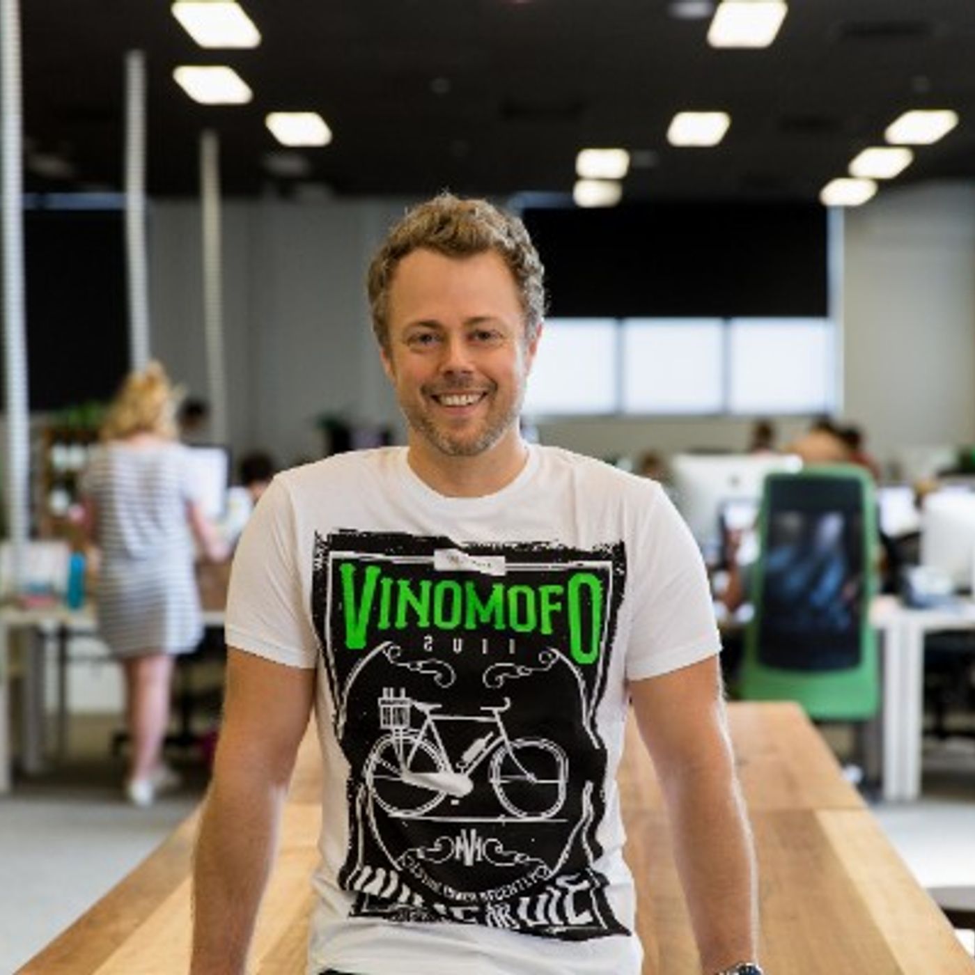 Cemoh7: Justin Dry, joint CEO Vinomofo + the sausage debate, bears + chickens + more exaggersplaining. episode artwork