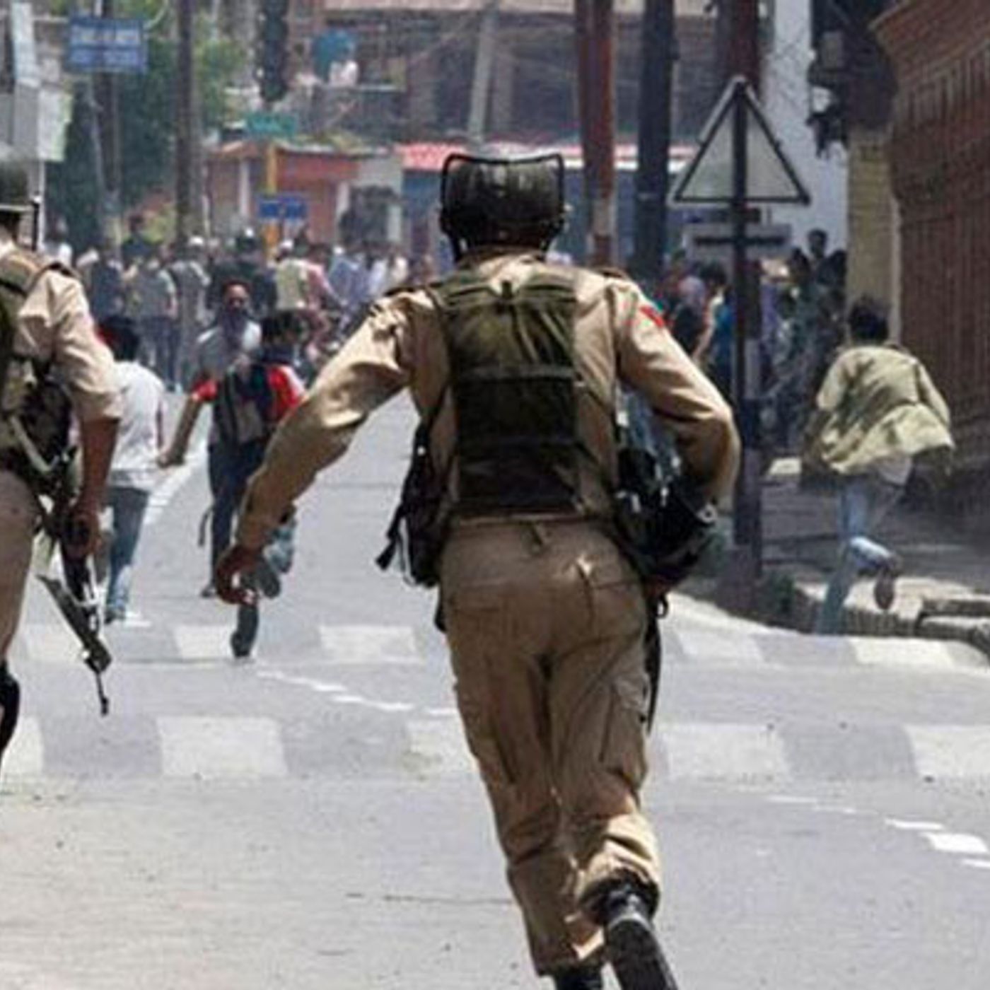 14: Episode 14 | In conversation with Muzaffar Raina | All detained have to sign a new bond asking them to remain quiet about whats happening in Kashmir 14: Episode 14 | In conversation with Muzaffar Raina | All detained have to sign a new bond asking them to remain quiet about whats happening in Kashmir