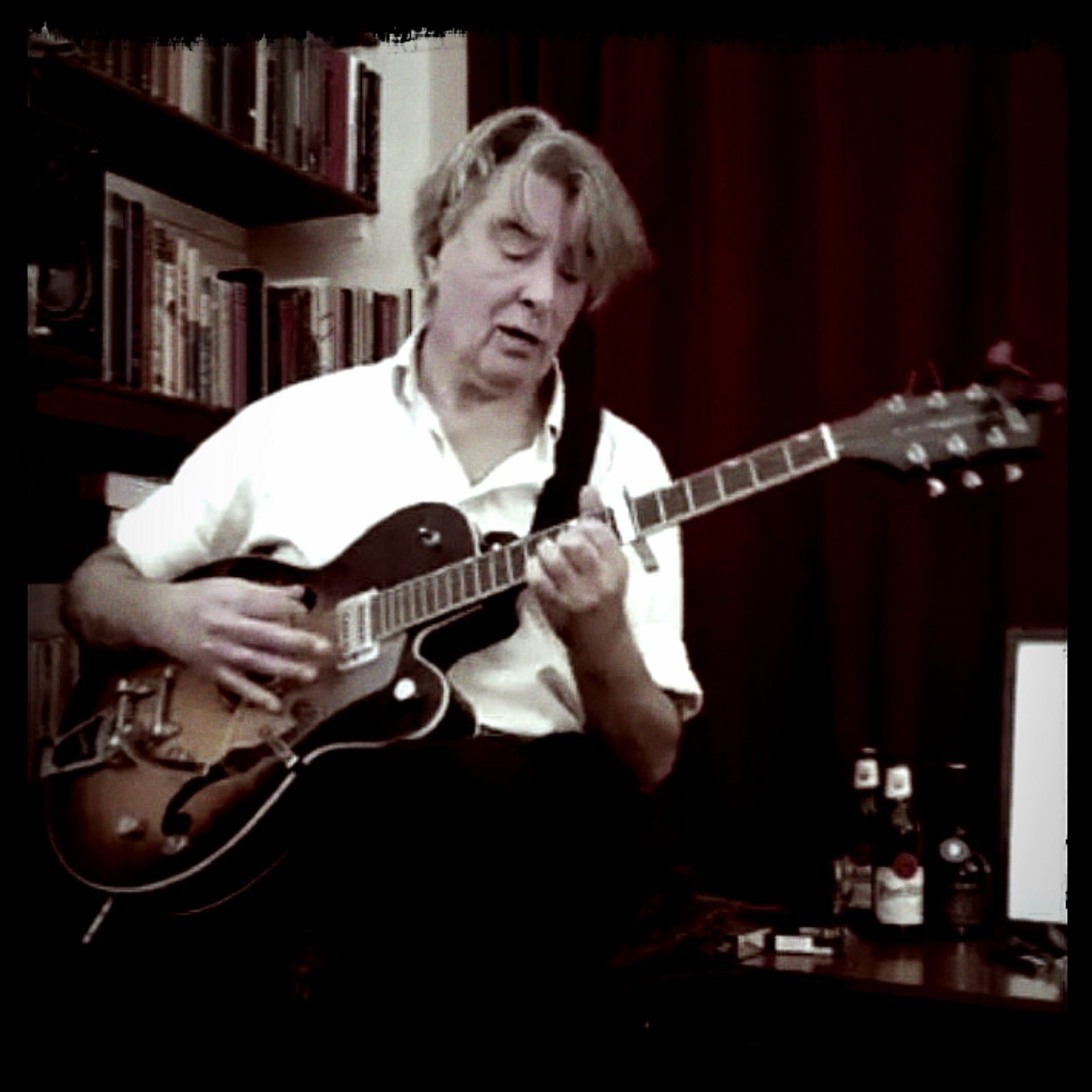 AudioMo 2022 Day 26 Pat Fish - Pale Blue Eyes (Live) episode artwork