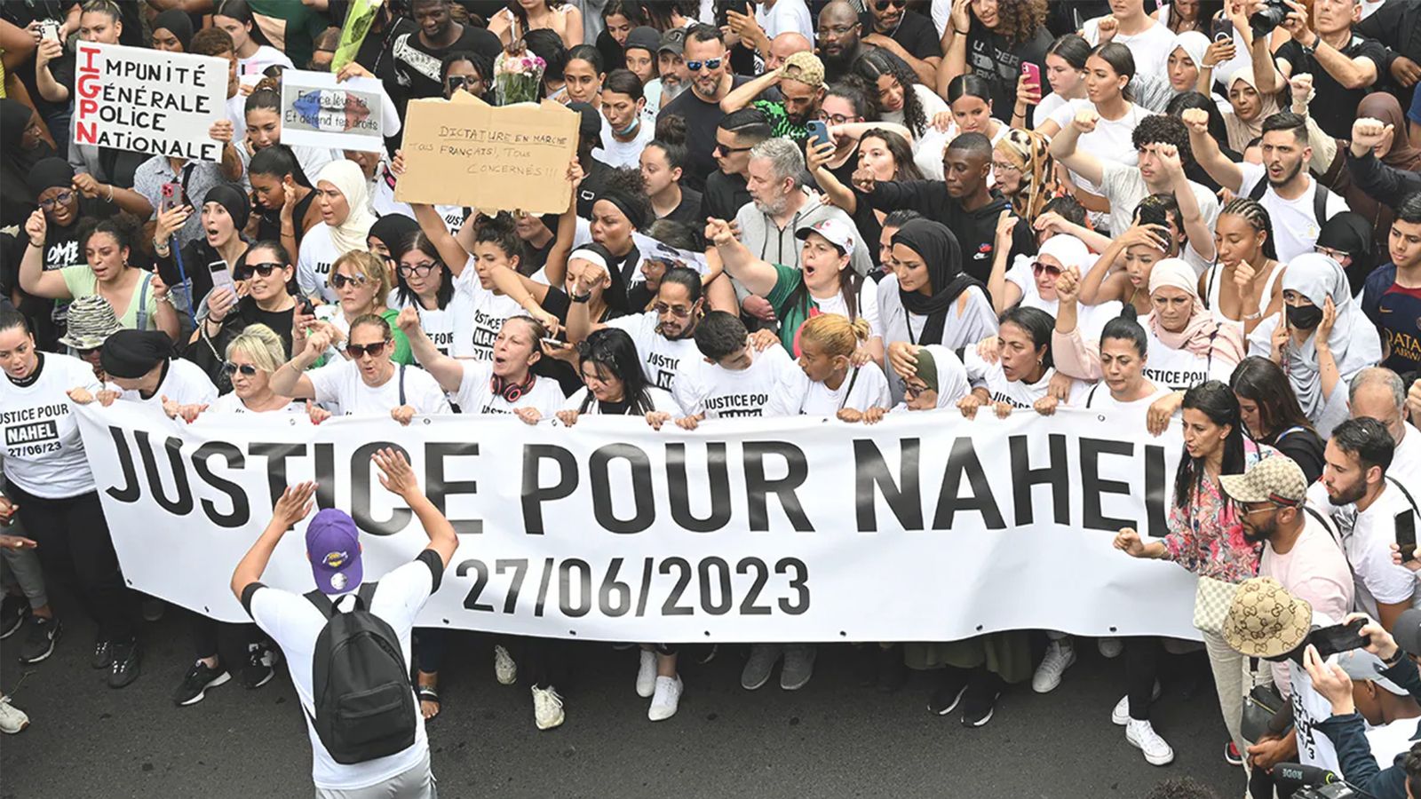 учеба во франции. франция и французы. профессиональное образование во франции. эльфиева башня с флагом франции. французский десятилетие.