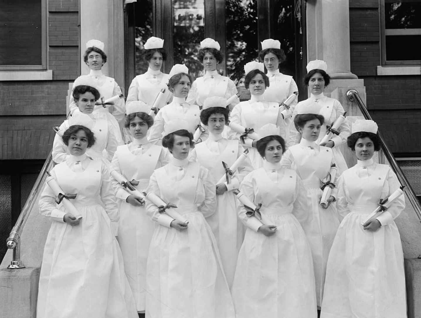 Общество первых жен. Первая женщина врач. Первые медсестры. Первые женщины врачи в России.
