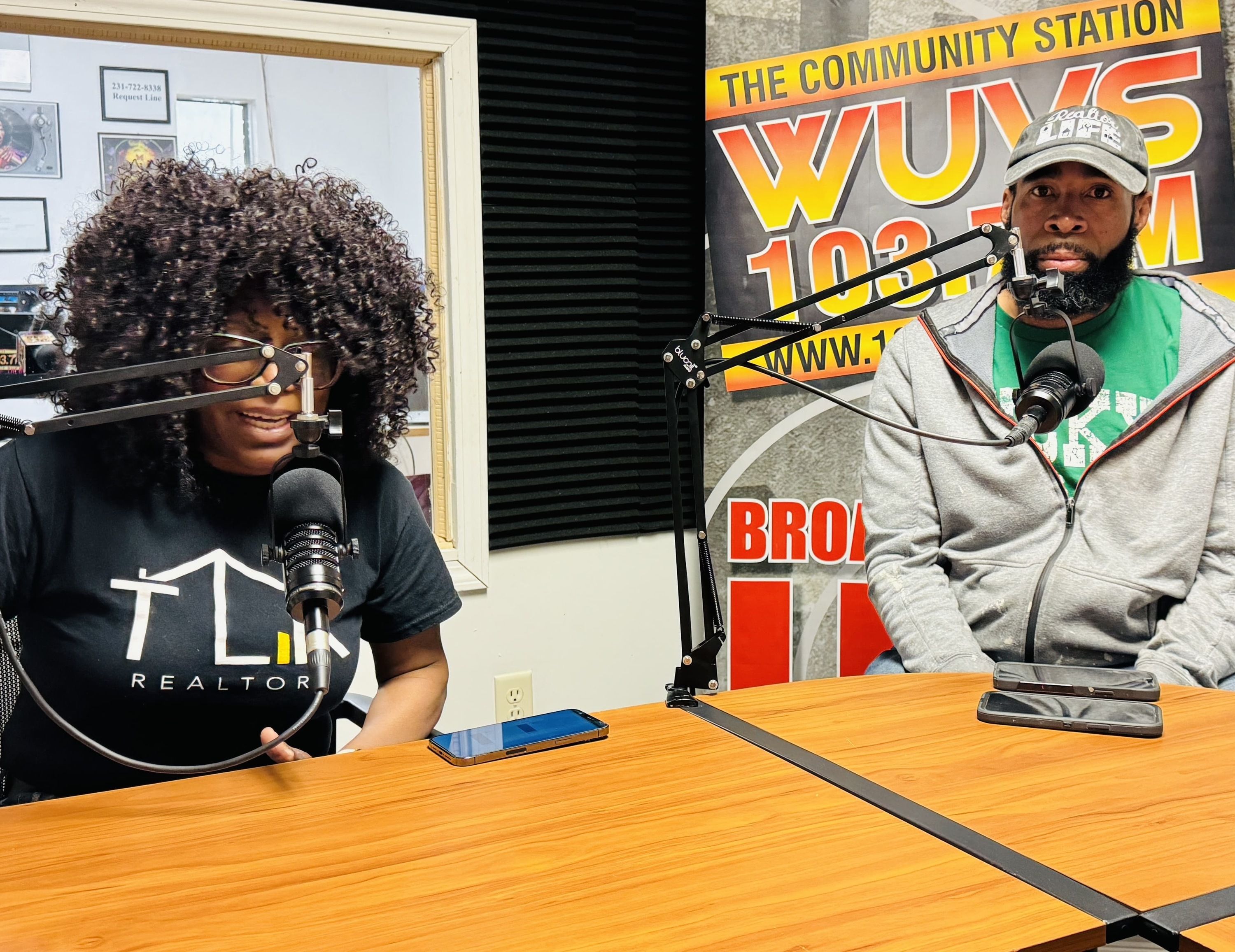 WUVS 103.7 The Beat