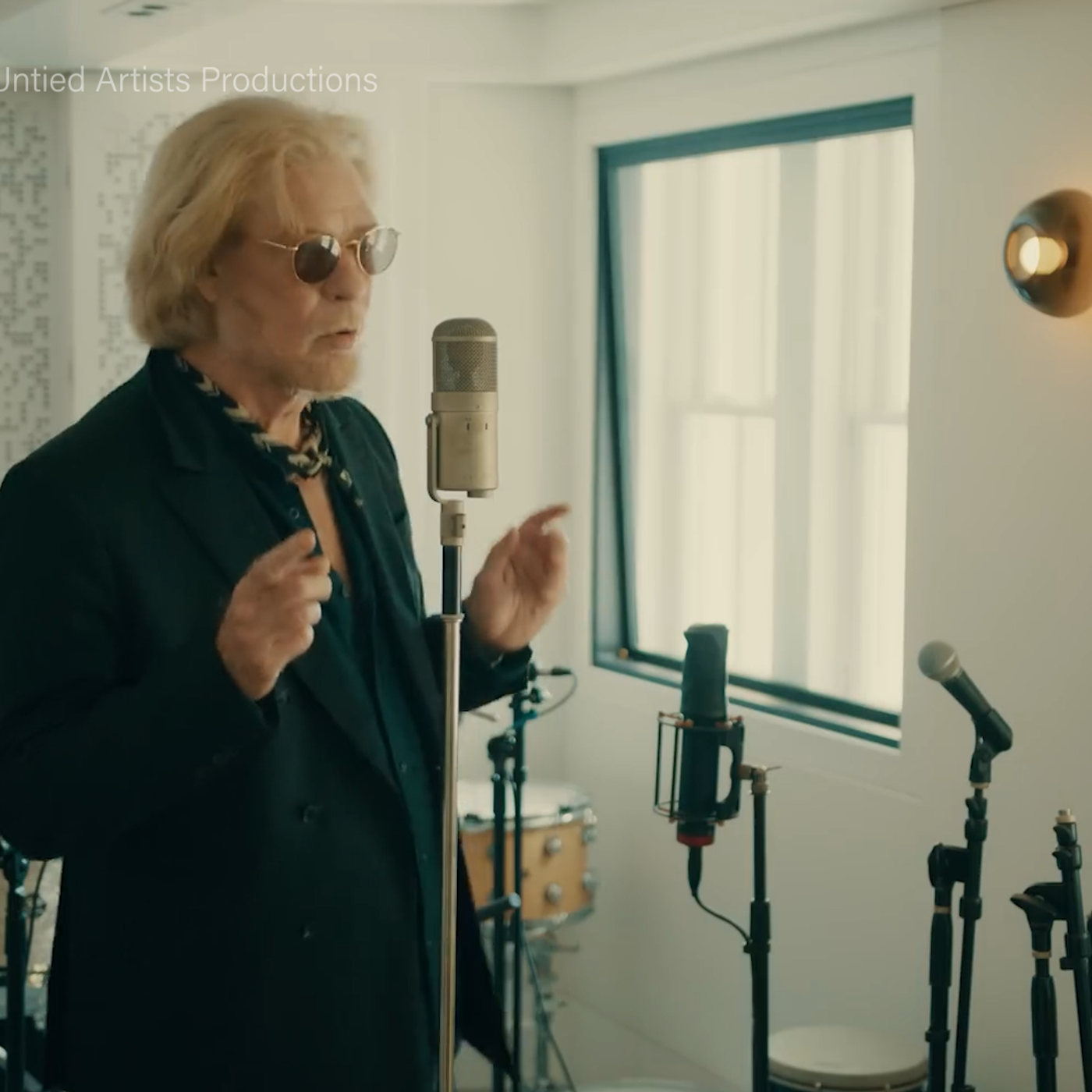 Daryl Hall Talks Sixth Studio Album D, Celebrating a Decade of “Daryl’s House,” and Touring with Howard Jones
