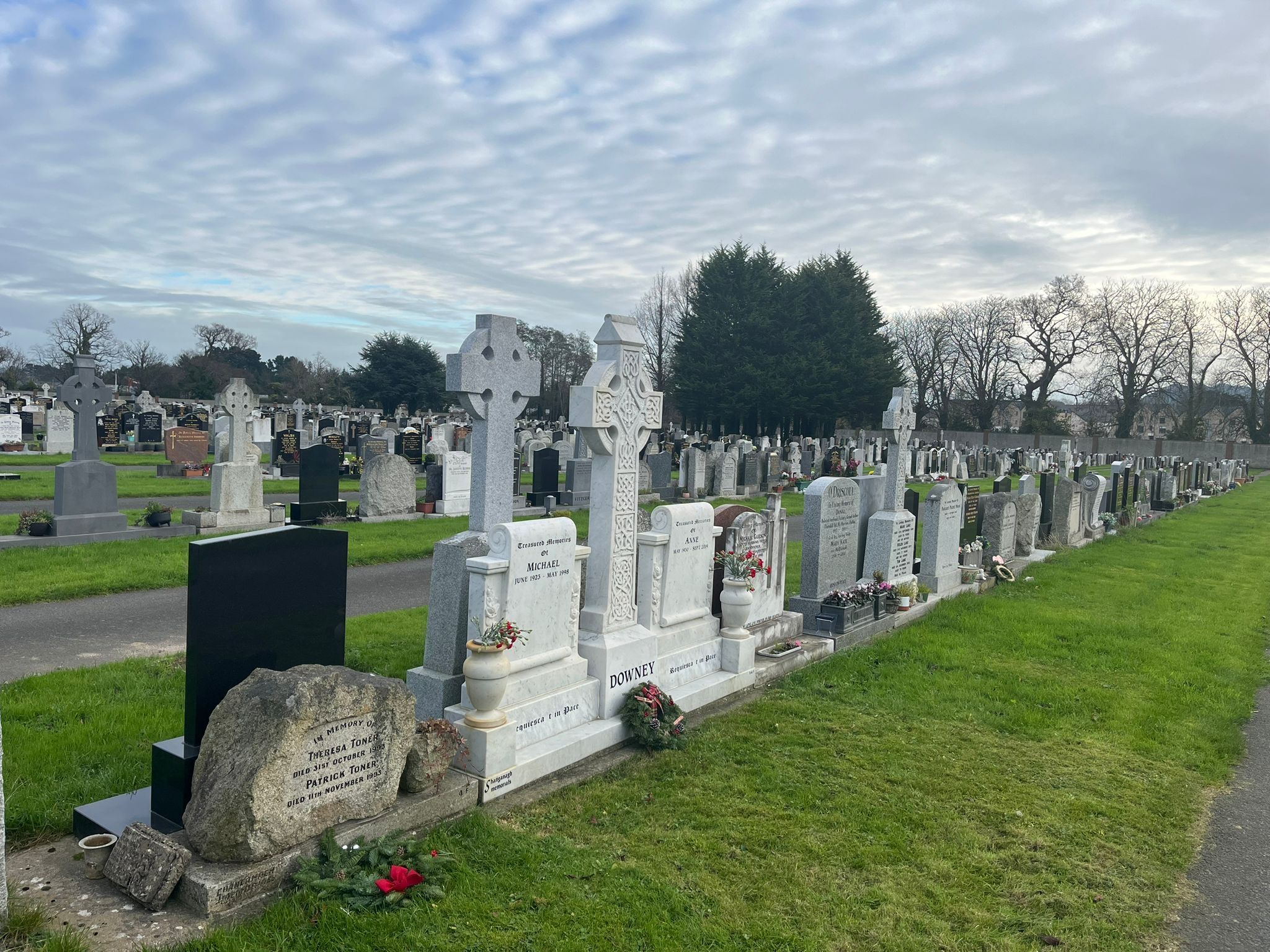 S202412 Ep13: Paul O'Mahony  "CELEBRATING A LIFE".  #DecPodPoMo Day 13/31