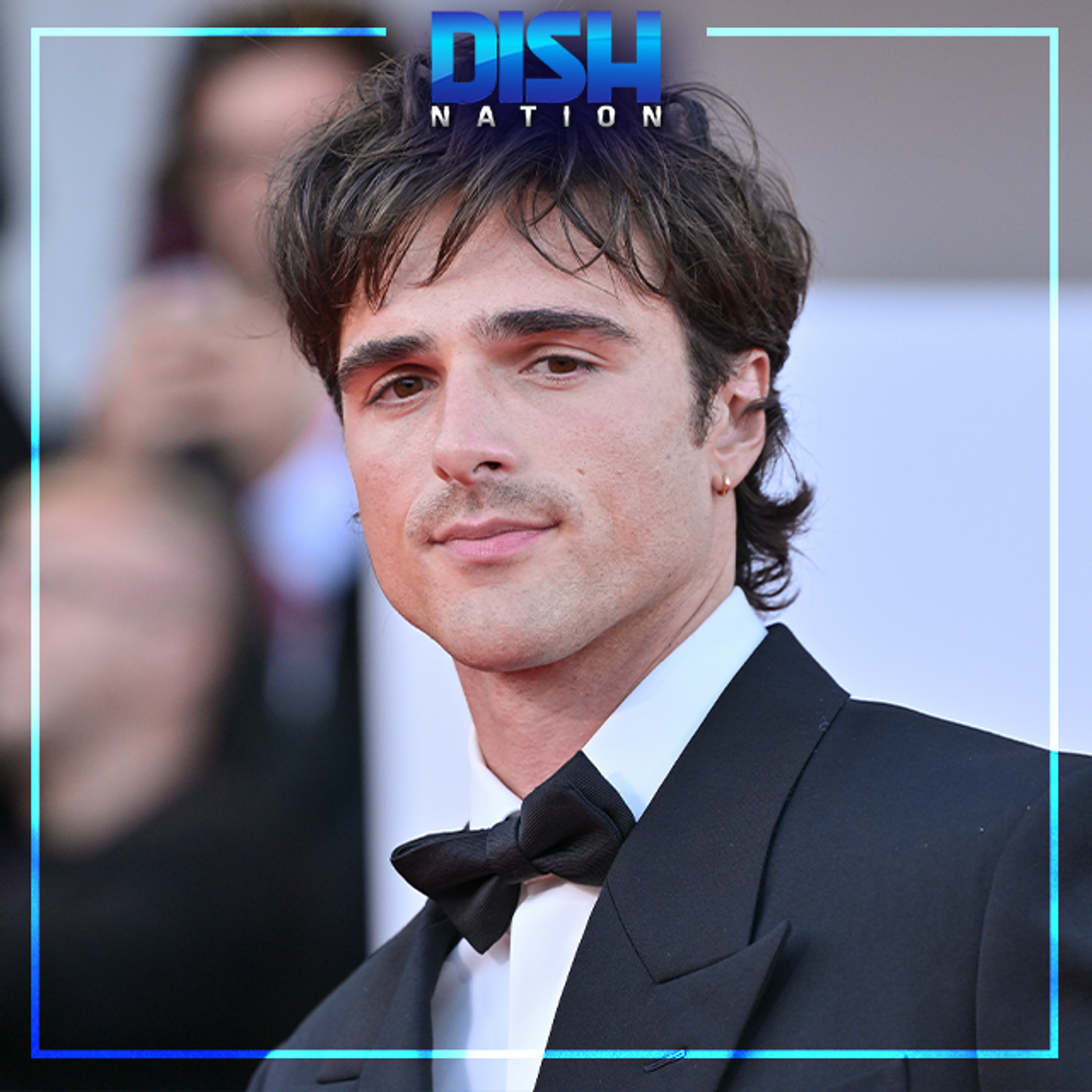 S13 Ep258: 09/03/25 - Jacob Elordi's Red Carpet Clash! Marlon Wayans on Snoop Dogg Rumors!