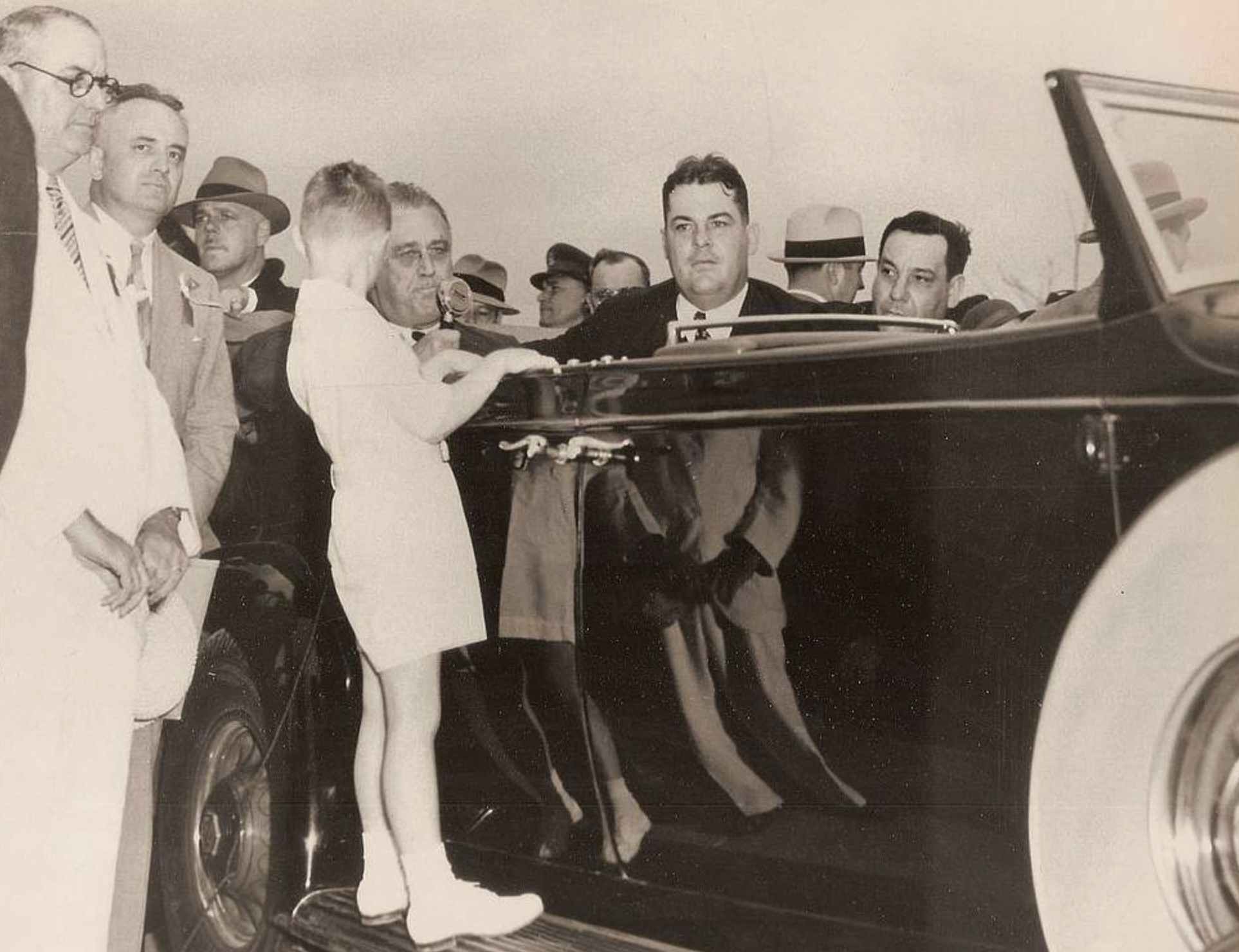 38: The Constitution, the Militia, and Federal Overreach Guest: Rob Natelson Rob Natelson clarifies that the militia, or National Guard, is fundamentally a state force under gubernatorial command, though Congress can authorize the President to call it forth t 38: The Constitution, the Militia, and Federal Overreach Guest: Rob Natelson Rob Natelson clarifies that the militia, or National Guard, is fundamentally a state force under gubernatorial command, though Congress can authorize the President to call it forth t