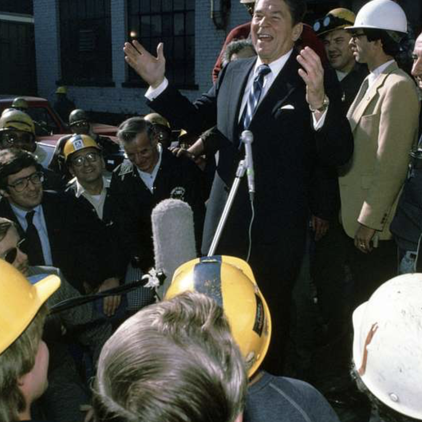 41: Presidential Ambition and the 1980 Victory: From Farm Hand Friendship to the "There You Go Again" Knockout. Max Boot discusses Ronald Reagan running for president, first challenging incumbent Gerald Ford in the 1976 Republican primaries. Reagan narrowly l 41: Presidential Ambition and the 1980 Victory: From Farm Hand Friendship to the "There You Go Again" Knockout. Max Boot discusses Ronald Reagan running for president, first challenging incumbent Gerald Ford in the 1976 Republican primaries. Reagan narrowly l