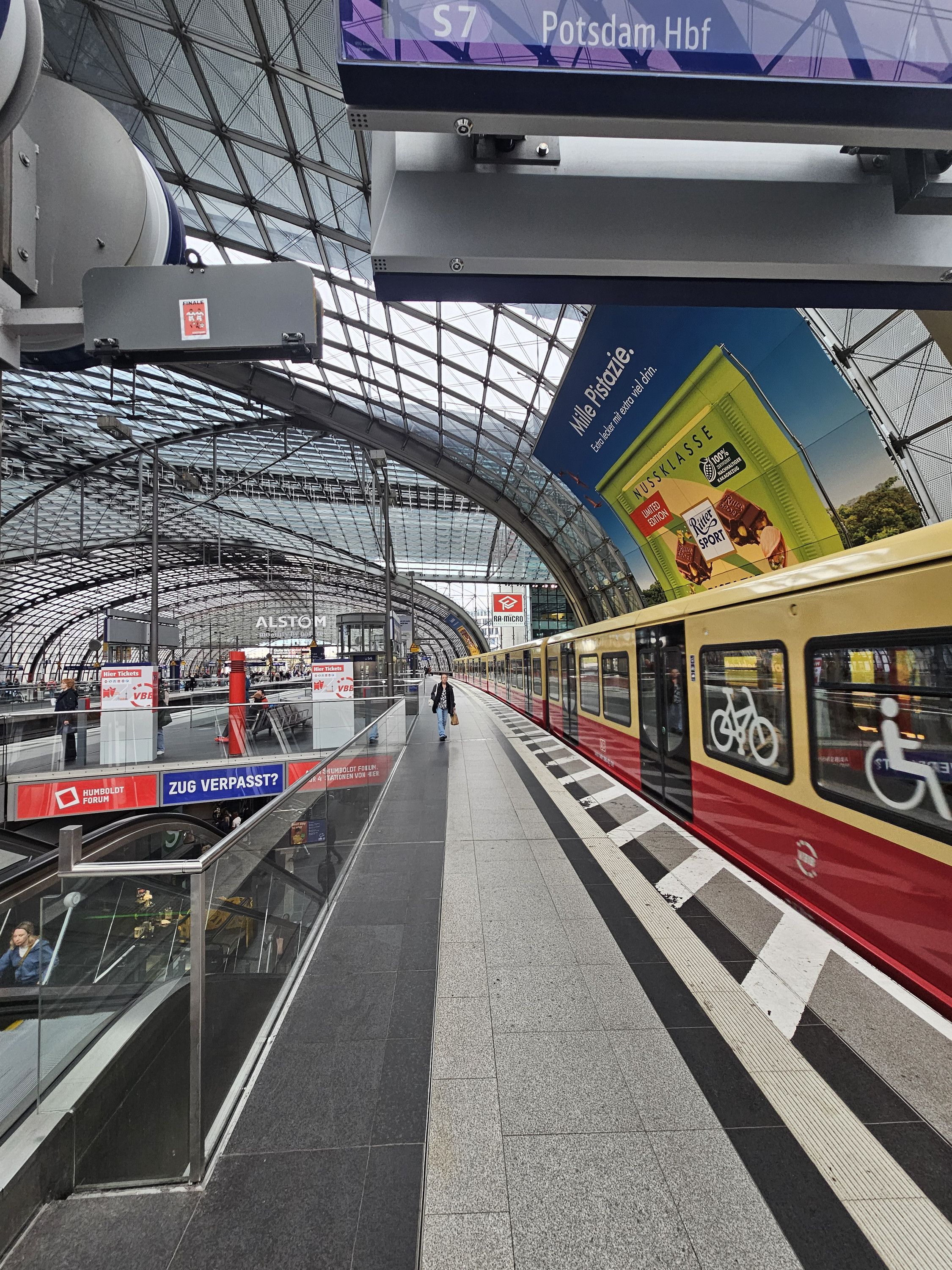 Walkthrough in Berlin Hauptbahnhof
