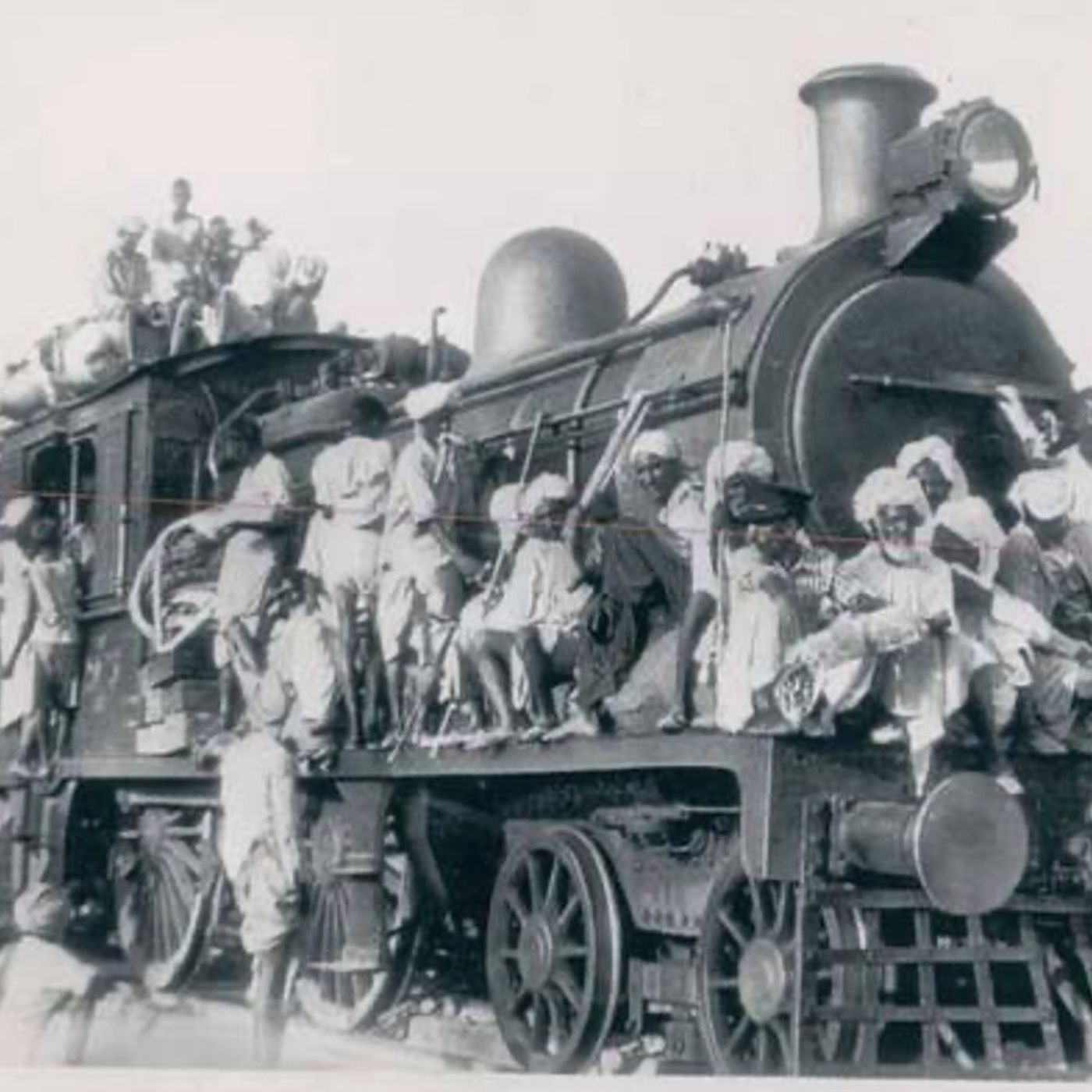 S8 Ep111: HEADLINE: Mixed US Economic Signals: Strong GDP Contrasts Low Consumer Sentiment; AI Adoption Increases GUEST: Gene Marks