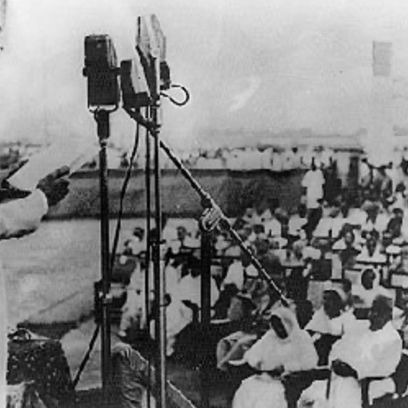 S8 Ep111: CONTINUED HEADLINE: Mixed US Economic Signals: Strong GDP Contrasts Low Consumer Sentiment; AI Adoption Increases GUEST: Gene Marks