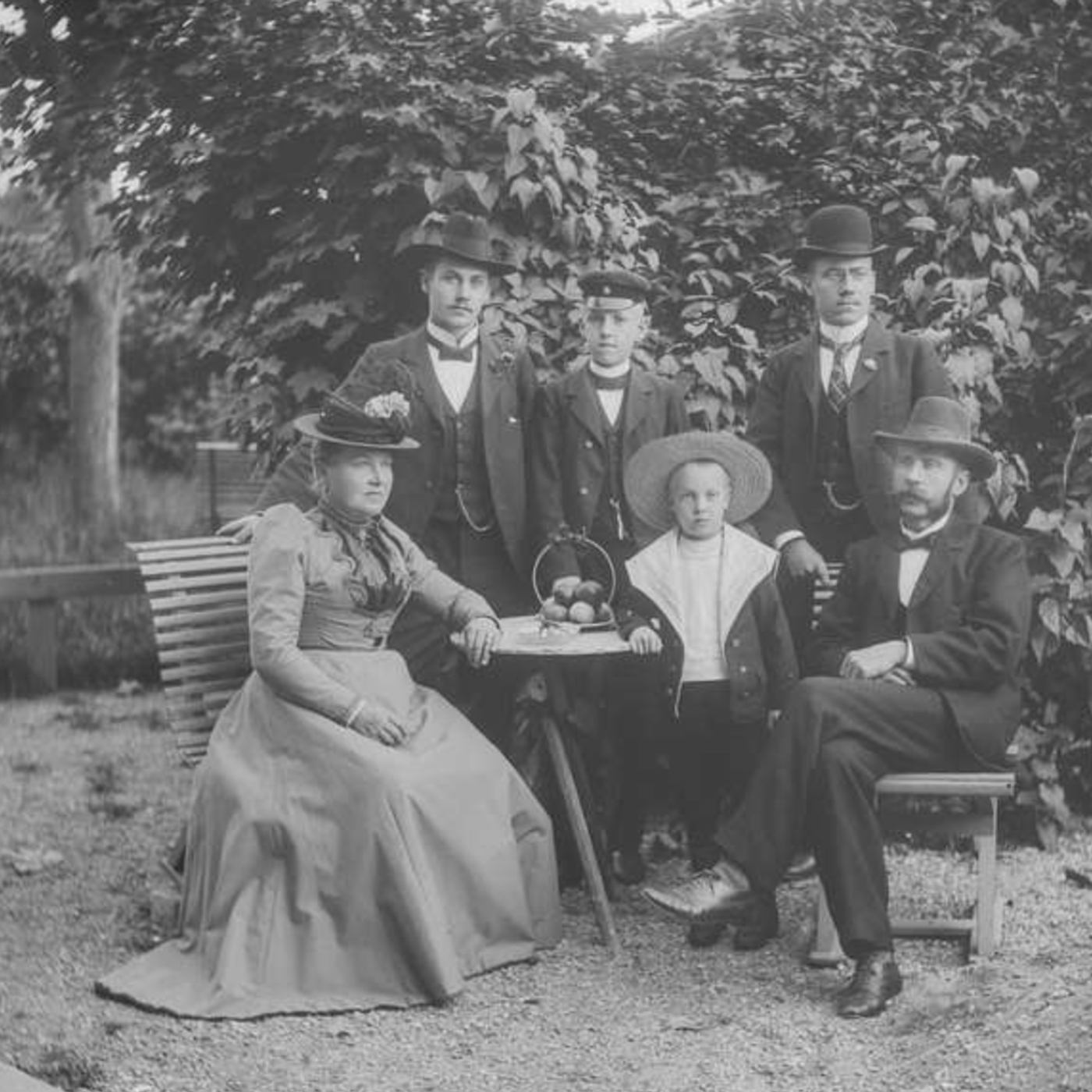 S8 Ep186: Commodities Update from France: Colleague Simon Constable reports from France on unseasonably warm weather and rising copper prices driven by tech demand, noting cocoa prices dropped while coffee remains expensive, discussing farmers' effective non-violen