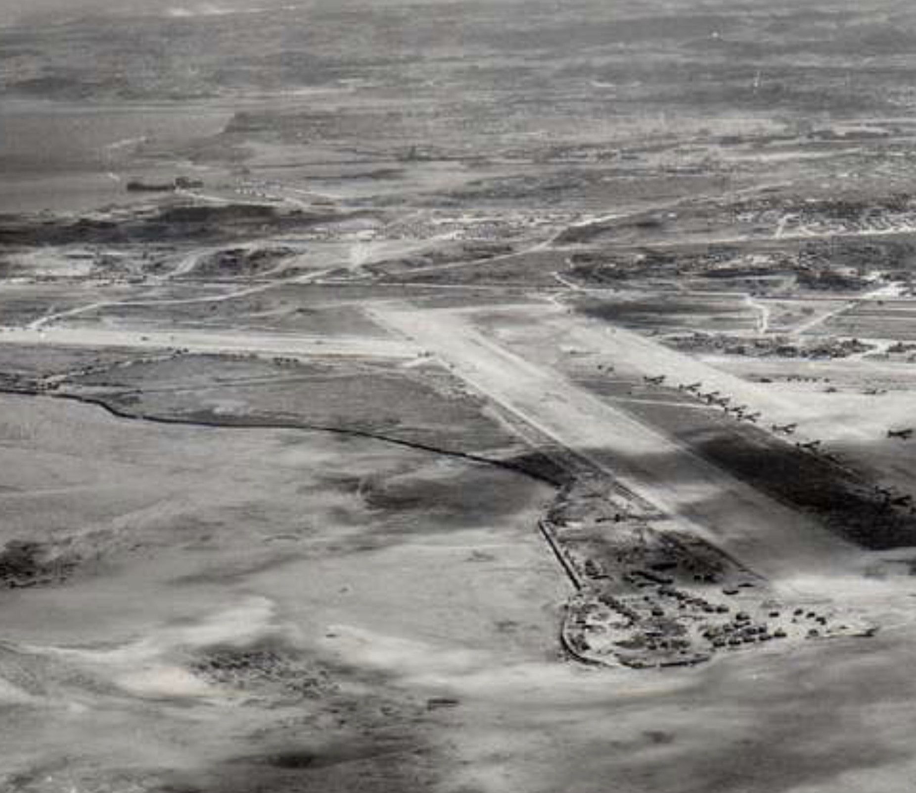 S8 Ep257: AMPHIBIOUS LESSONS AND INTERNAL RIVALRIES Colleague Craig Symonds. The Central Pacific drive began with the bloody assault on Tarawa, revealing the difficulties of amphibious warfare against coral reefs and the temper of Marine General Holland "Howlin' Ma