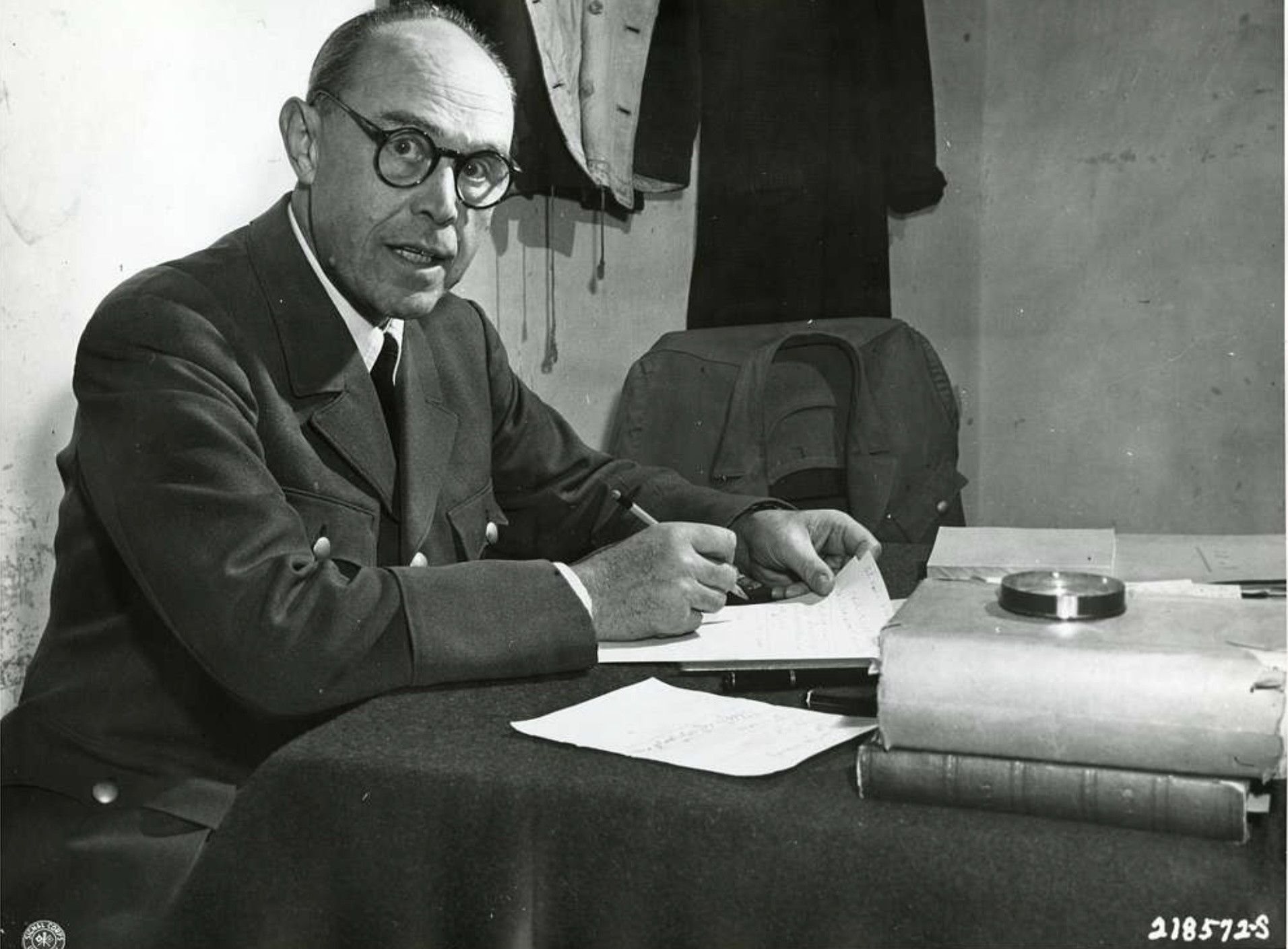 S8 Ep274: THE 1936 OLYMPICS AND DIPLOMATIC GAMES Colleague Charles Spicer. During the 1936 Berlin Olympics, the Nazi regime launched a charm offensive, wining and dining officials like Vansittart, who returned to London alarmed yet somewhat placated by Hitler's app