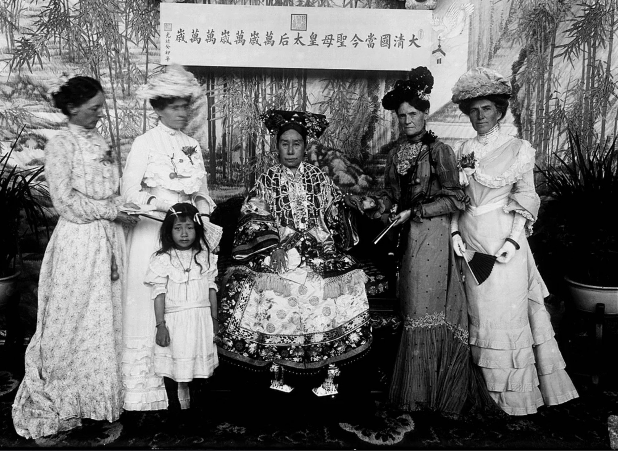 S8 Ep268: THE EARLY LIFE OF XI ZHONGXUN Colleague Joseph Torigian. Joseph Torigian introduces the early life of Xi Zhongxun, father of Xi Jinping. Born in 1913 in poverty-stricken Shaanxi province, Xi grew up surrounded by famine and warlord violence. Torigian reco