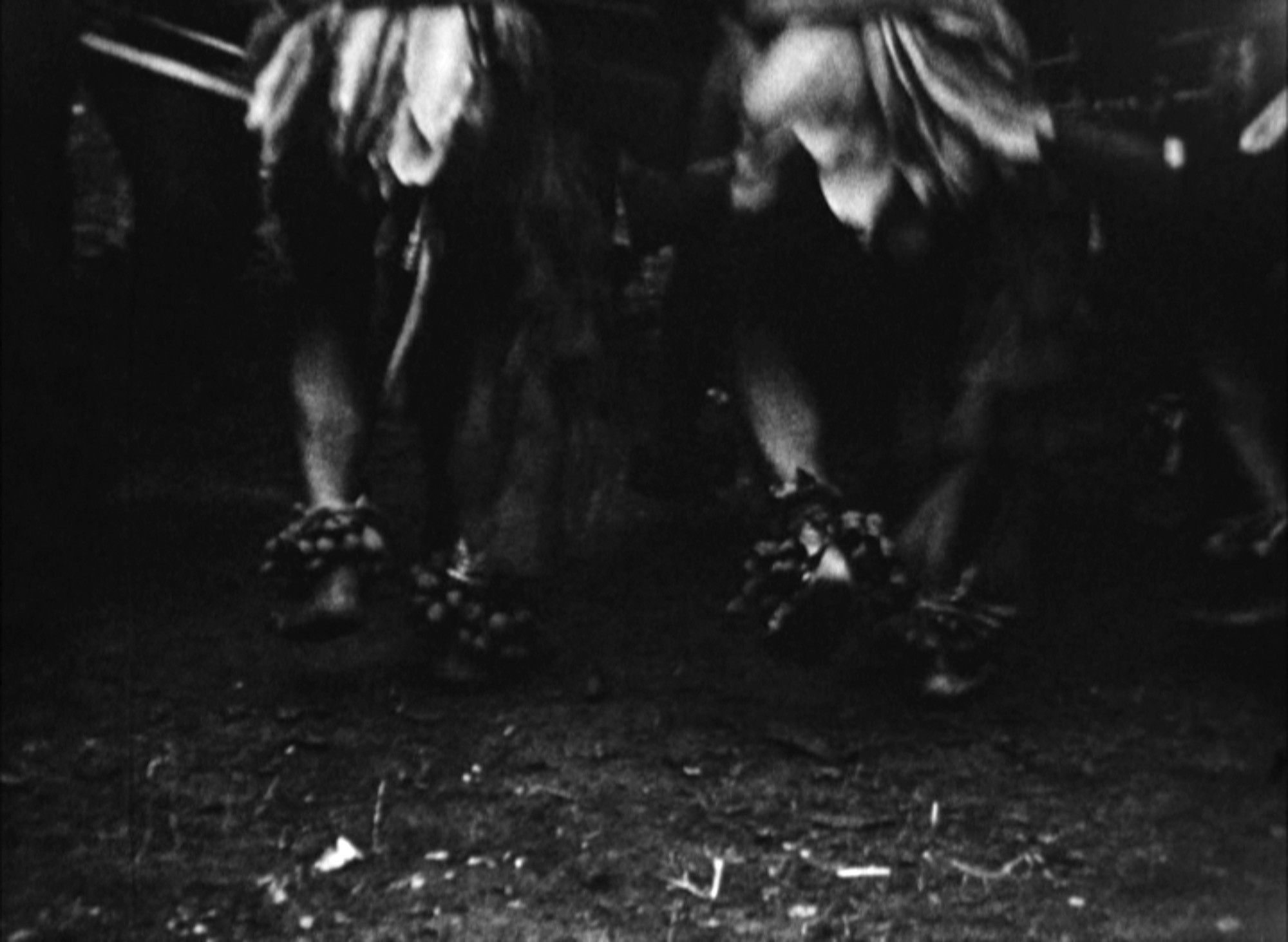 Navel-Miel performance with rattle and seed pods