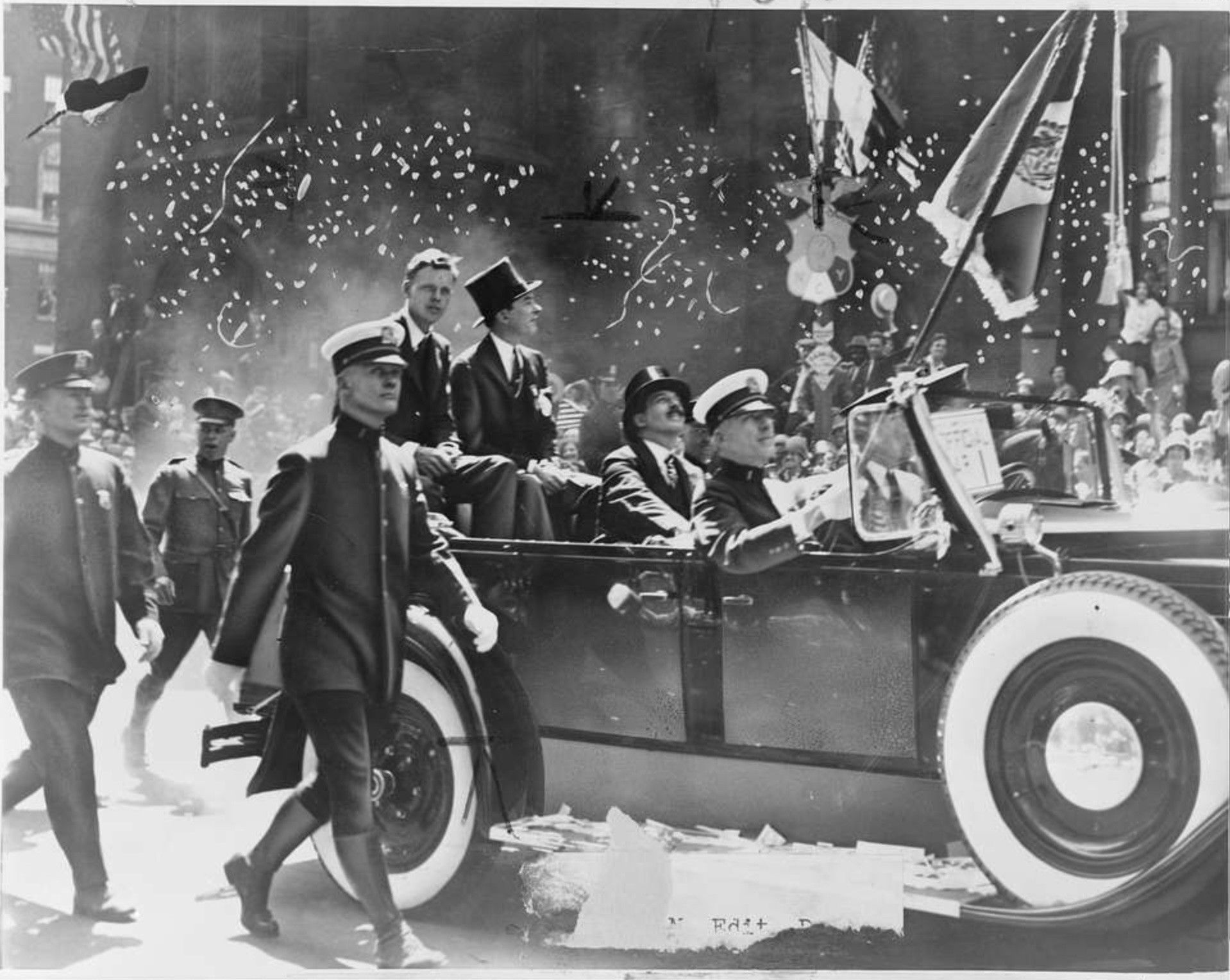 S8 Ep366:  7. Guest Author: Victor Davis Hanson. Headline: Globalist Elites and the End of Sovereignty. Summary: Hanson characterizes "Davos Man" as a global elite class seeking to transcend national borders and impose a technocratic, one-world government. He argue