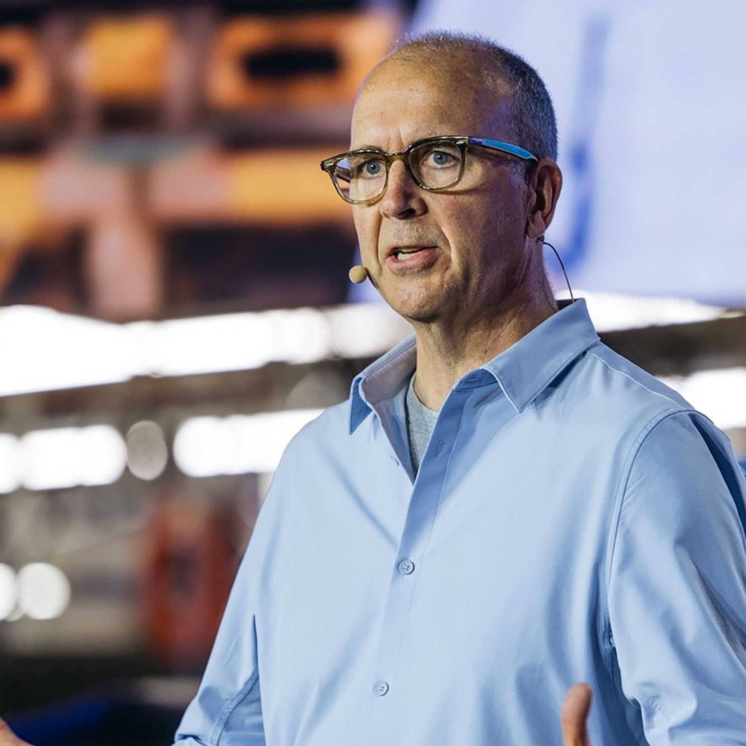 DAILY: Ford’s EV Chief Walks Away, Dacia Readies New Cheap EV and Mercedes VLE Van Now On Sale | 16 Apr 2026