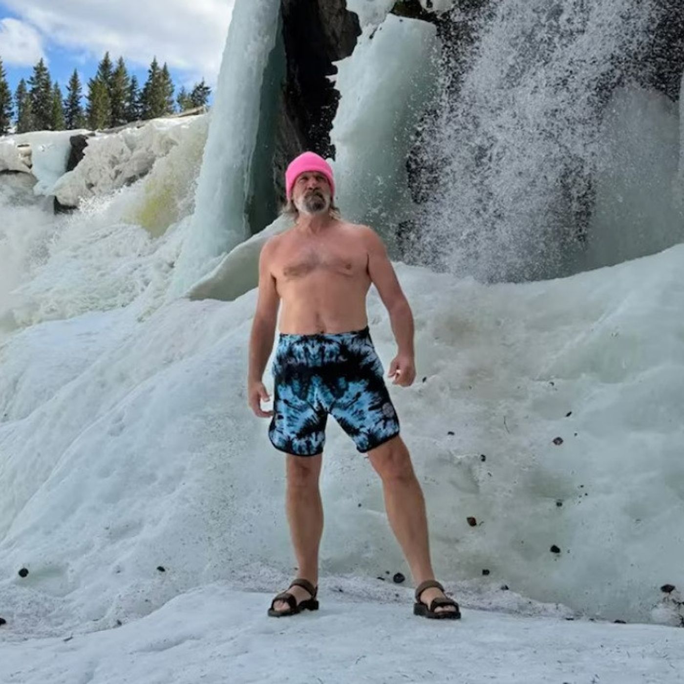 657: Podcast IA - Escaló el Everest en shorts y un lago helado es su secreto: la historia de Wim Hof, el Hombre de Hielo episode artwork