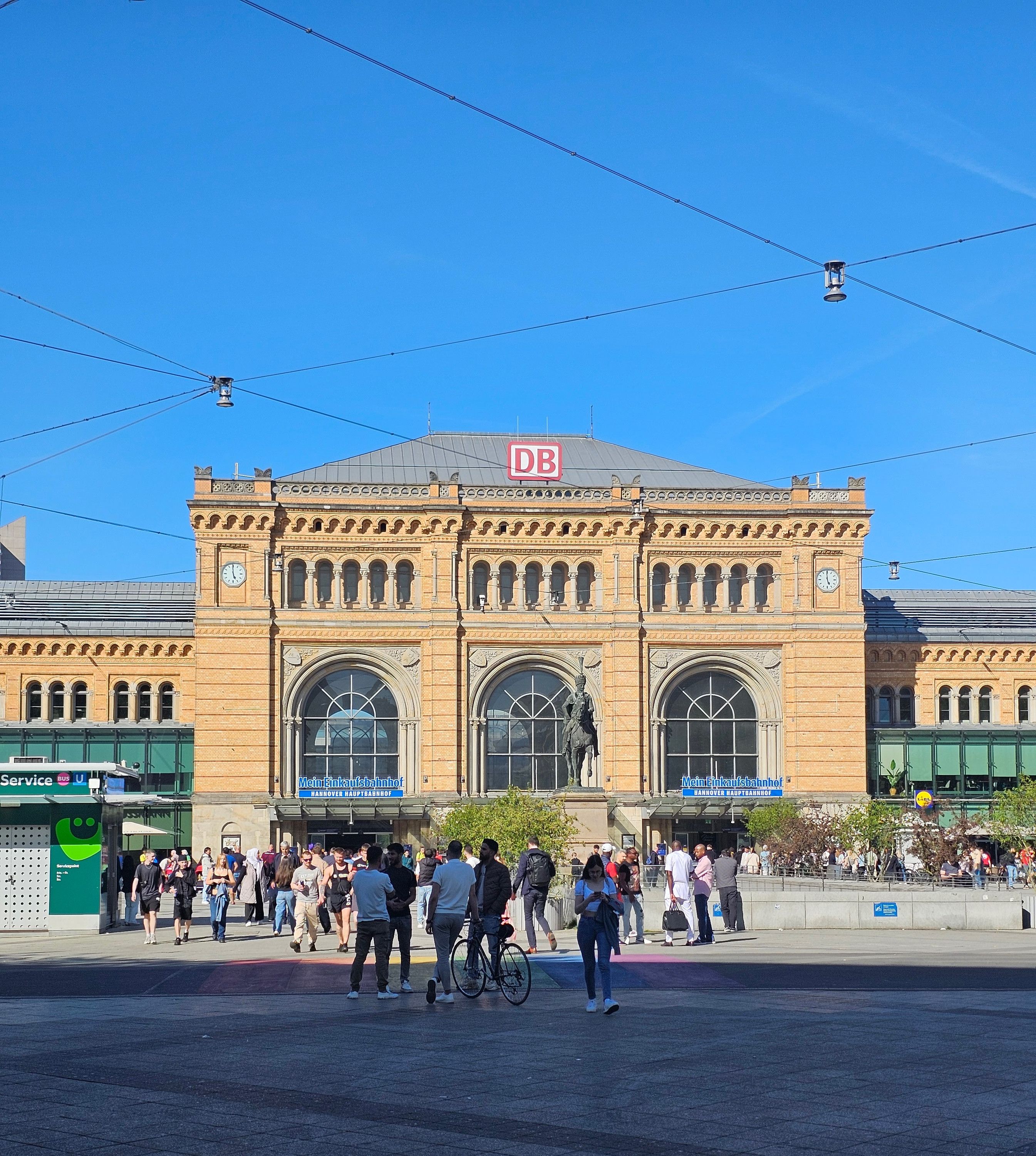 Hauptbahnhof with classical piano episode artwork