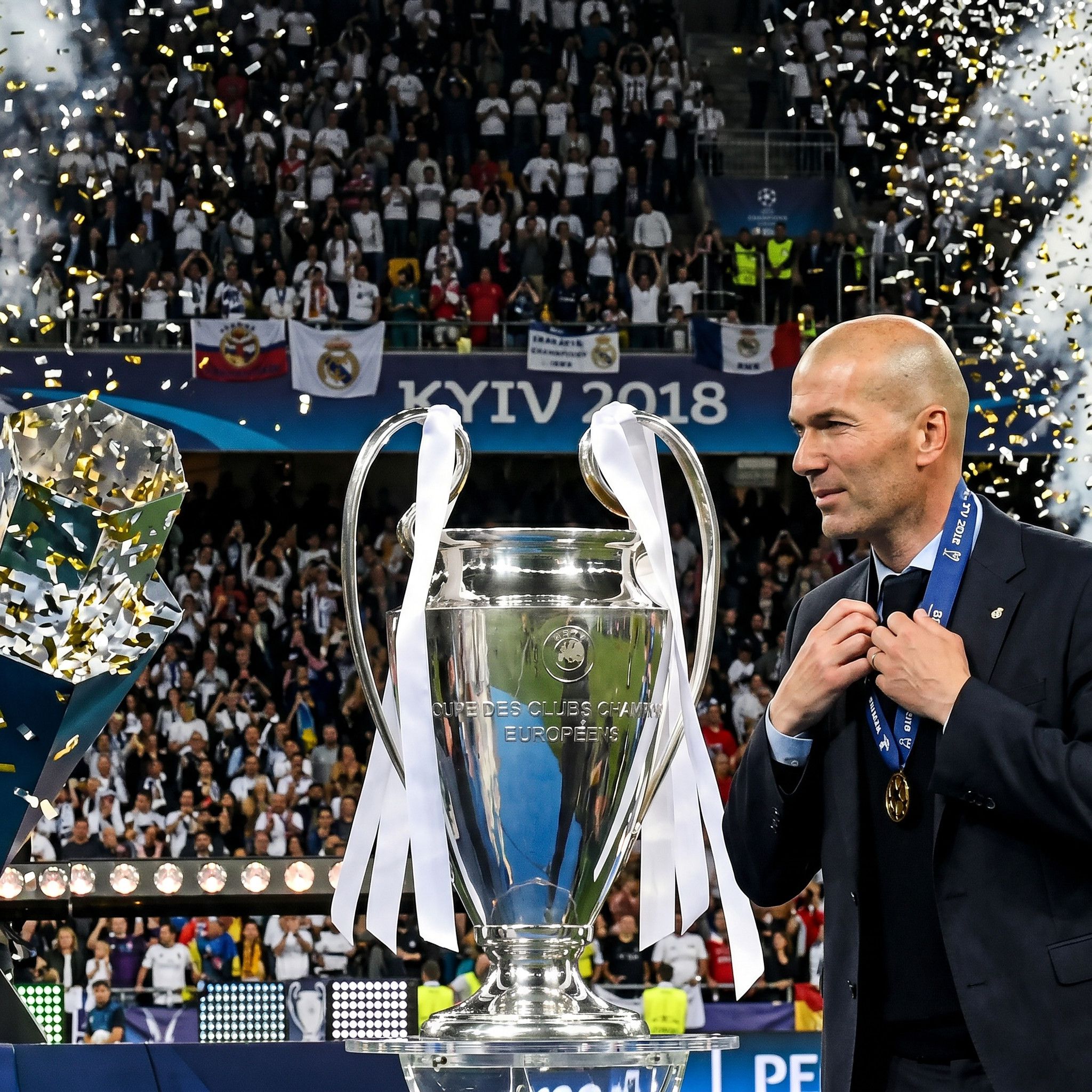 830: Podcast IA - Hijo de argelinos, campeón en 1998 y el único elegido como mejor jugador y entrenador del mundo: la historia de Zidane