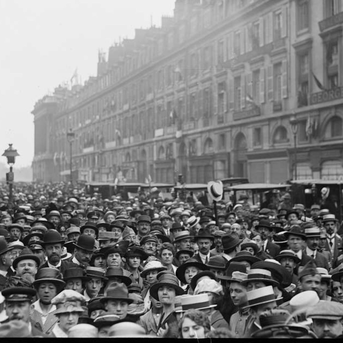 S8 Ep1143: Charles Spicer recounts how, in December 1934, Ernest Tennant, a businessman scarred by the horrors of the Great War, dined with Adolf Hitler and Joachim von Ribbentrop at the Reich Chancellery. At the time, Ribbentrop was a passionate Anglophile, and Ten