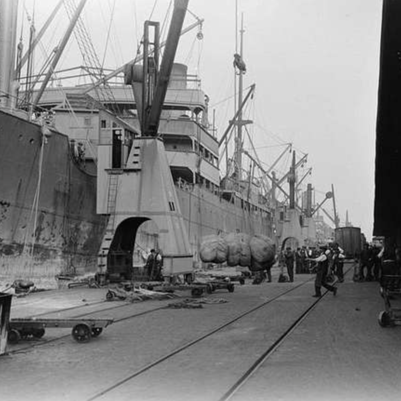 S8 Ep1165: Nick Lloyd concludes with the arrival of General John J. Pershing and the American Expeditionary Force in 1917, which fundamentally shifted the war's atmosphere despite the initial lack of a prepared army. Pershing famously resisted "amalgamation," refusi