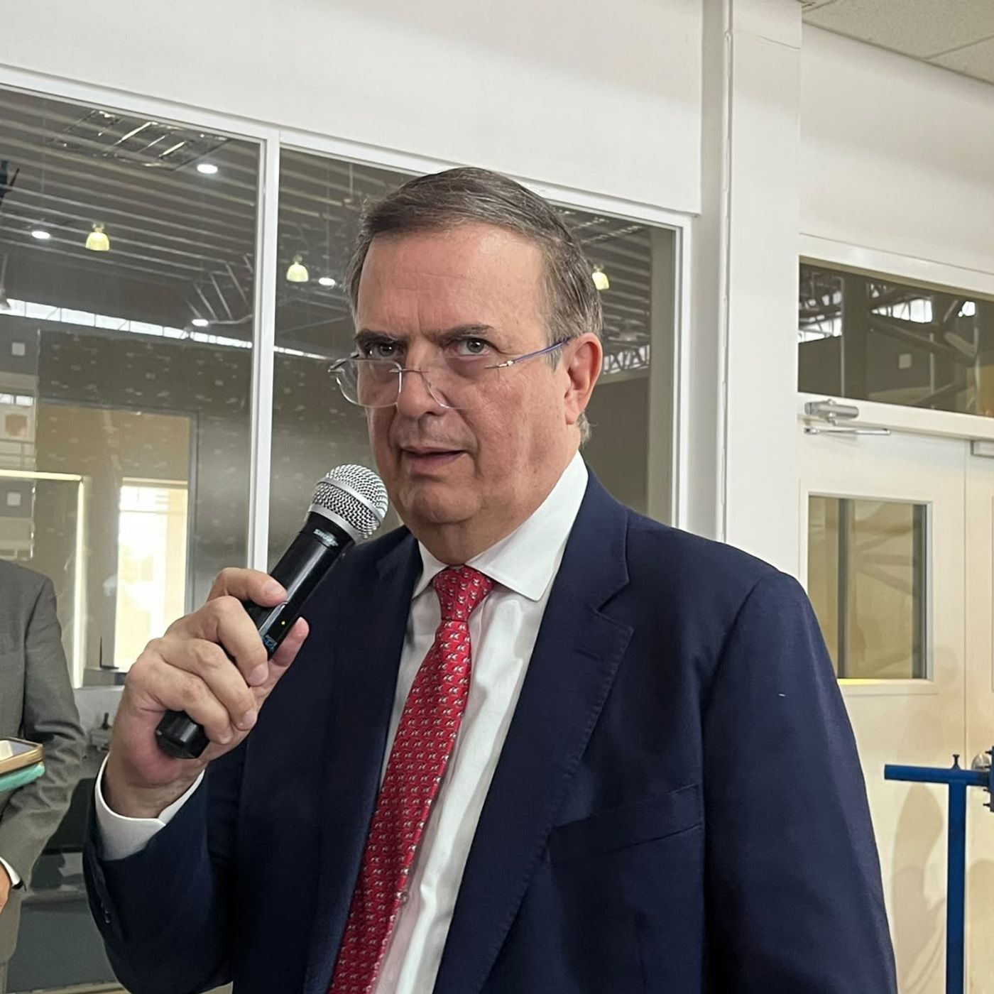Piden a Estados Unidos reducir tarifas a automóviles fabricados en México: Ebrard episode artwork
