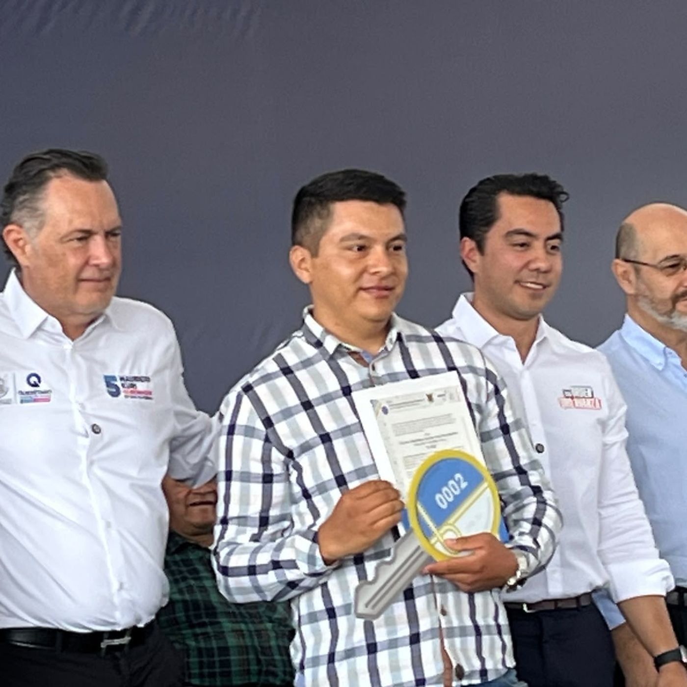 Gobernador entrega primeras 38 concesiones de Qrotaxi y entran en operación 24 autobuses nuevos a la ruta C52 episode artwork