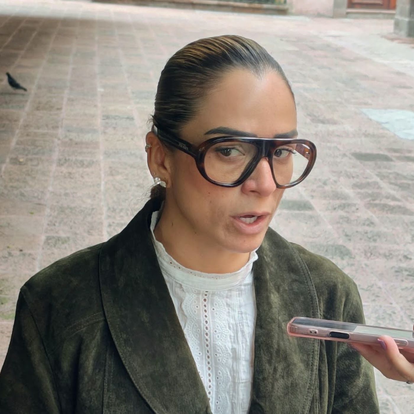 Esperan entre 8 mil y 10 mil aficionados para el partido de México Femenil: Oficial Mayor episode artwork