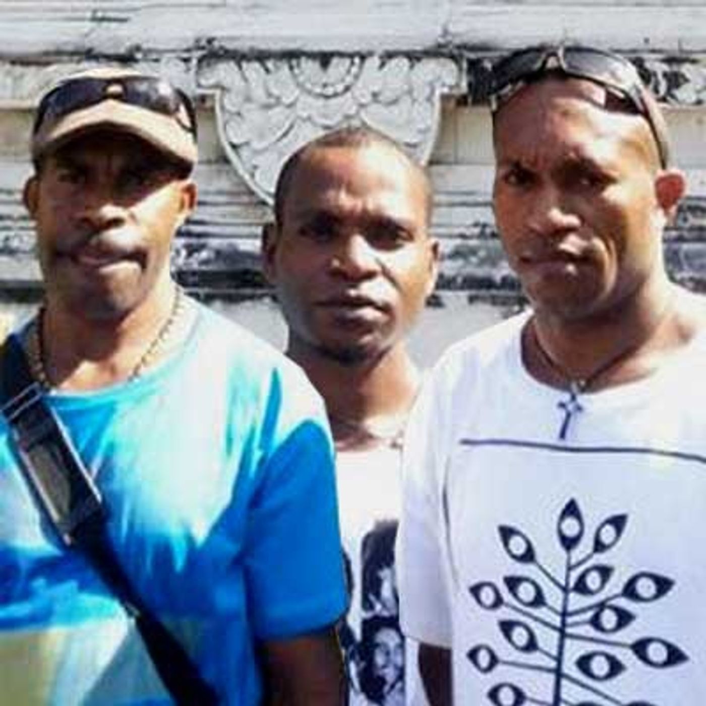 West Papuan activists leave Australian consulate in Bali 'voluntarily' after scaling wall episode artwork