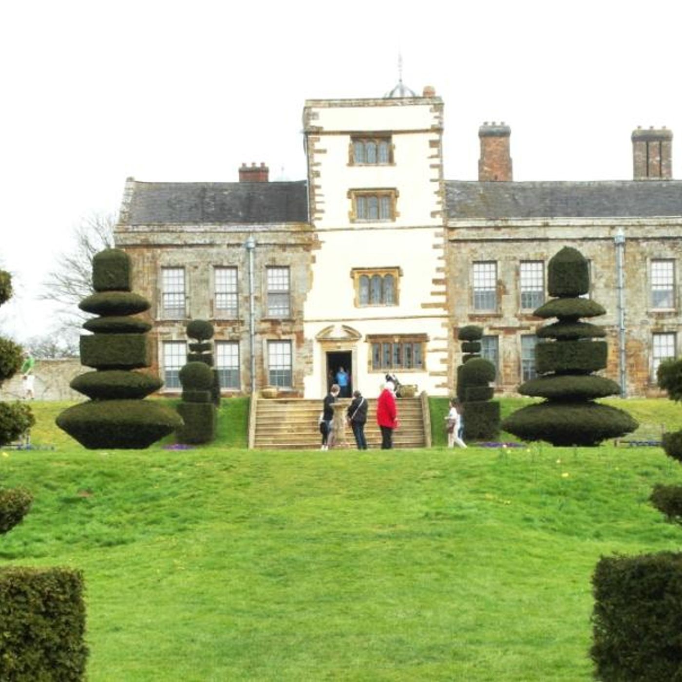 Arriving at Canons Ashby, a National Trust property, with my parents @majadunn @stewartdunn1 episode artwork