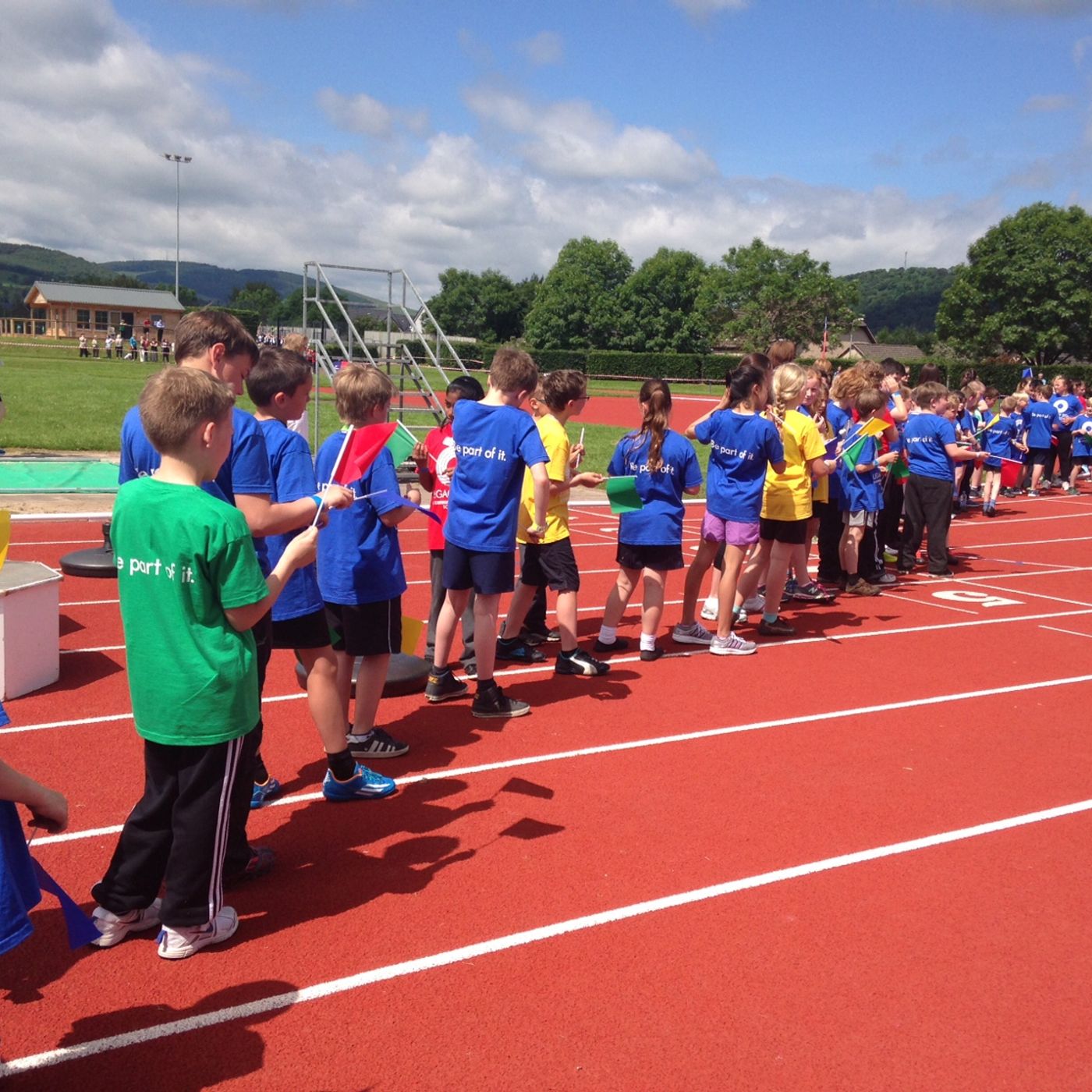 School children on the Queen's baton episode artwork
